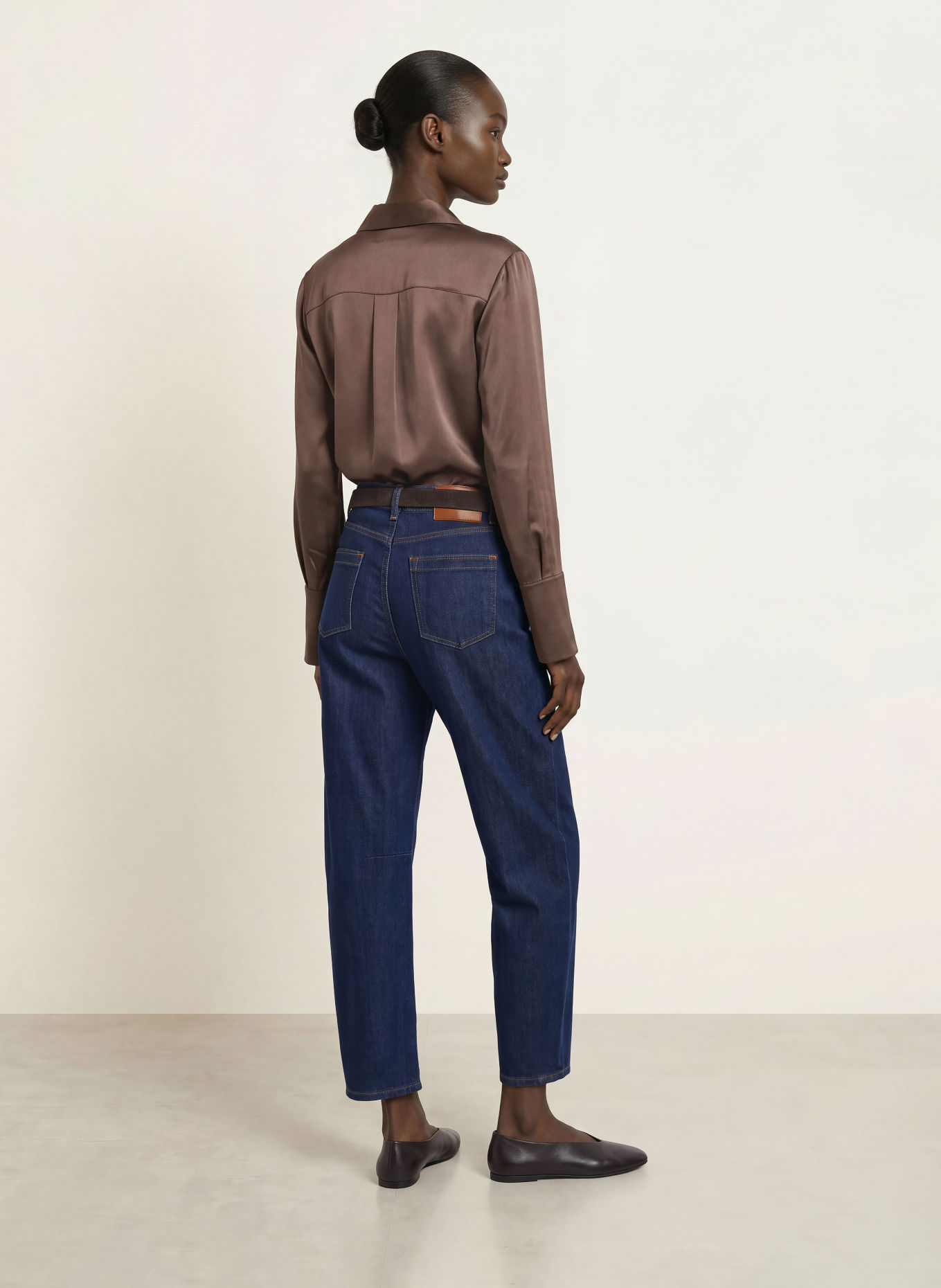REISS Zijden blouse MARINA: MARRON FONCÉ