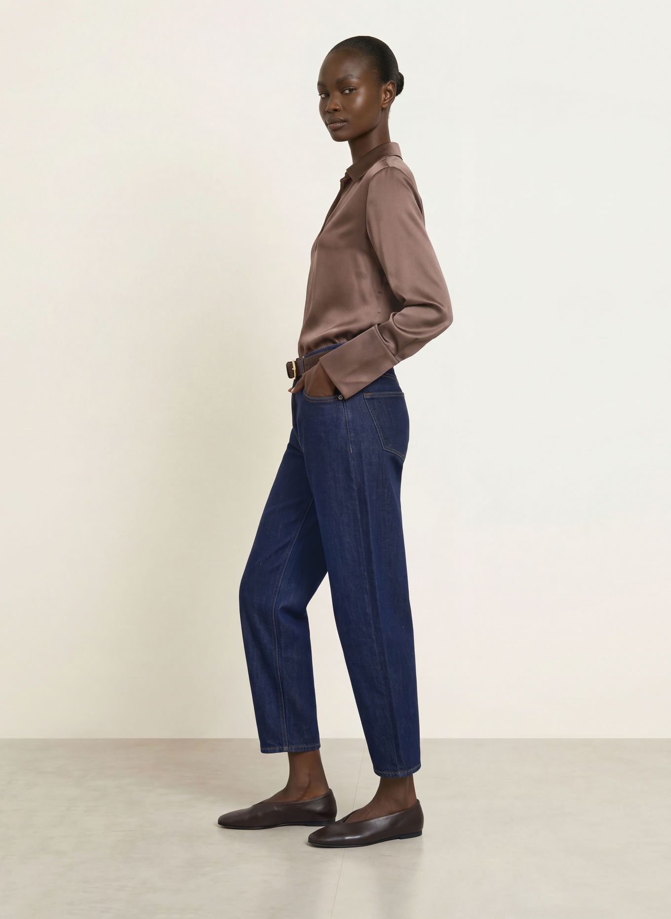 REISS Zijden blouse MARINA: MARRON FONCÉ
