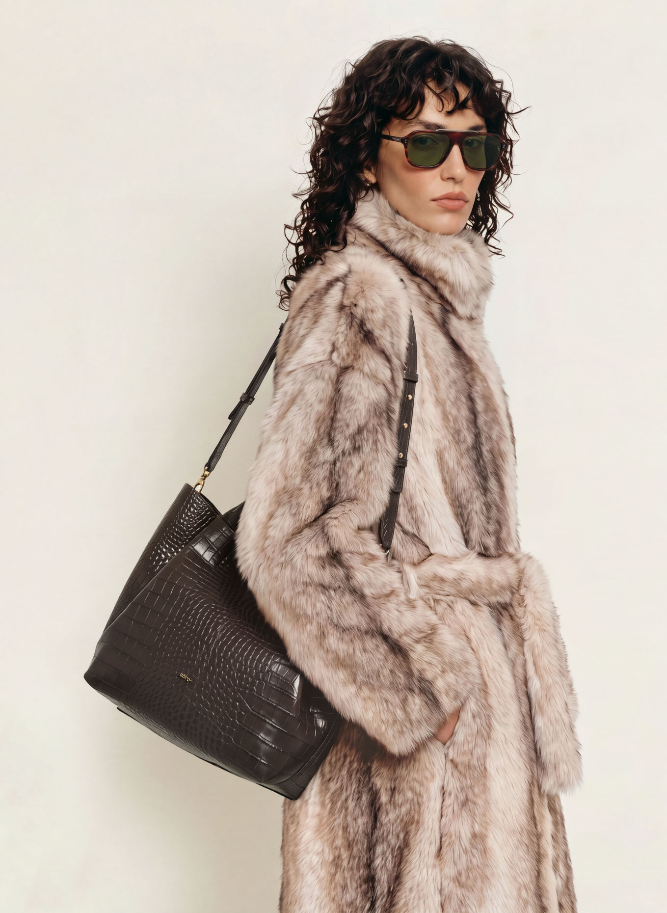 abro ESSENTIAL MEDIUM Shoppers with Pouch: DARK BROWN / GOLD