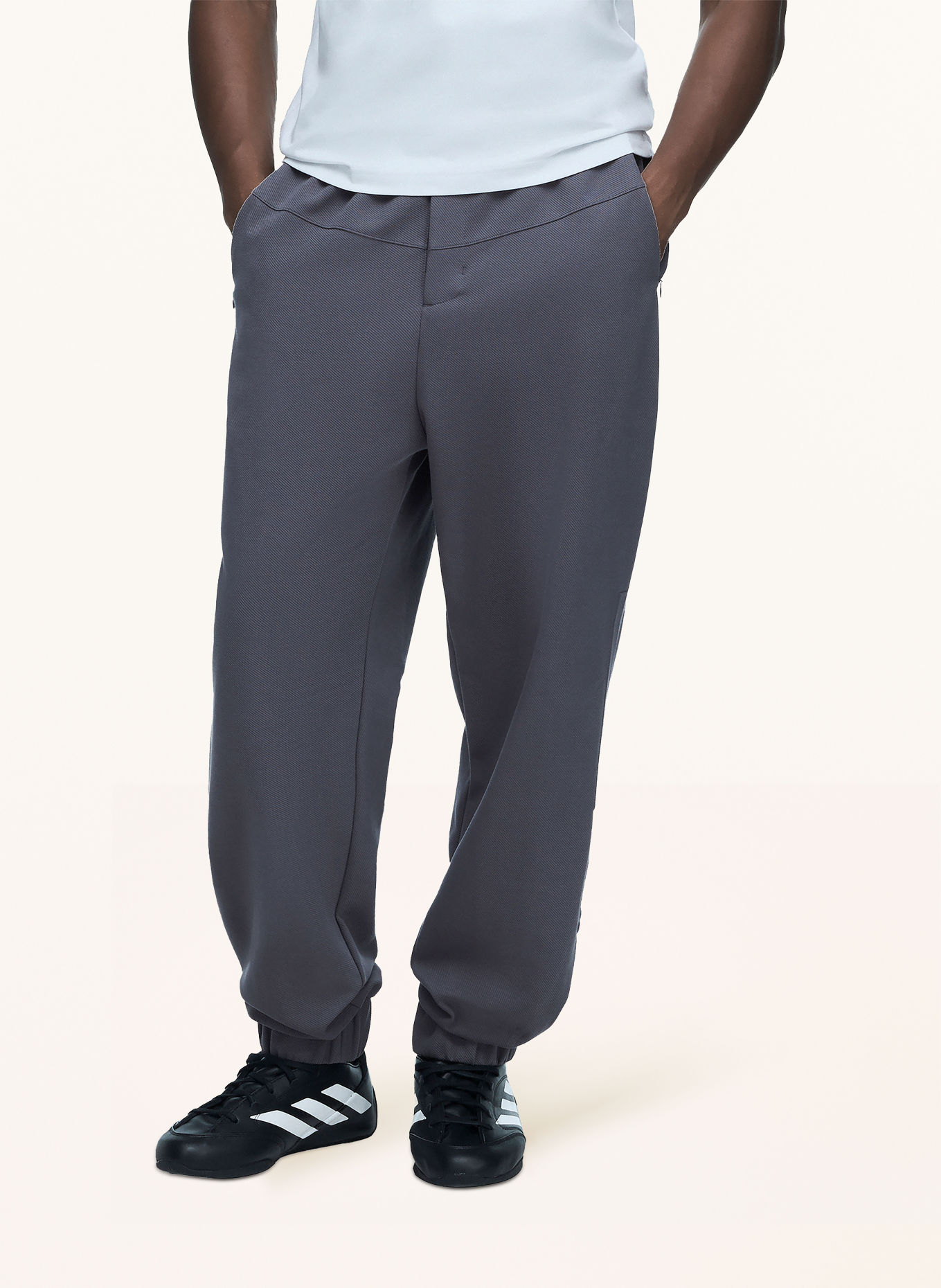 adidas Byxor ADIDAS x ENTIRE STUDIOS Z.N.E.: MÖRKGRÅ