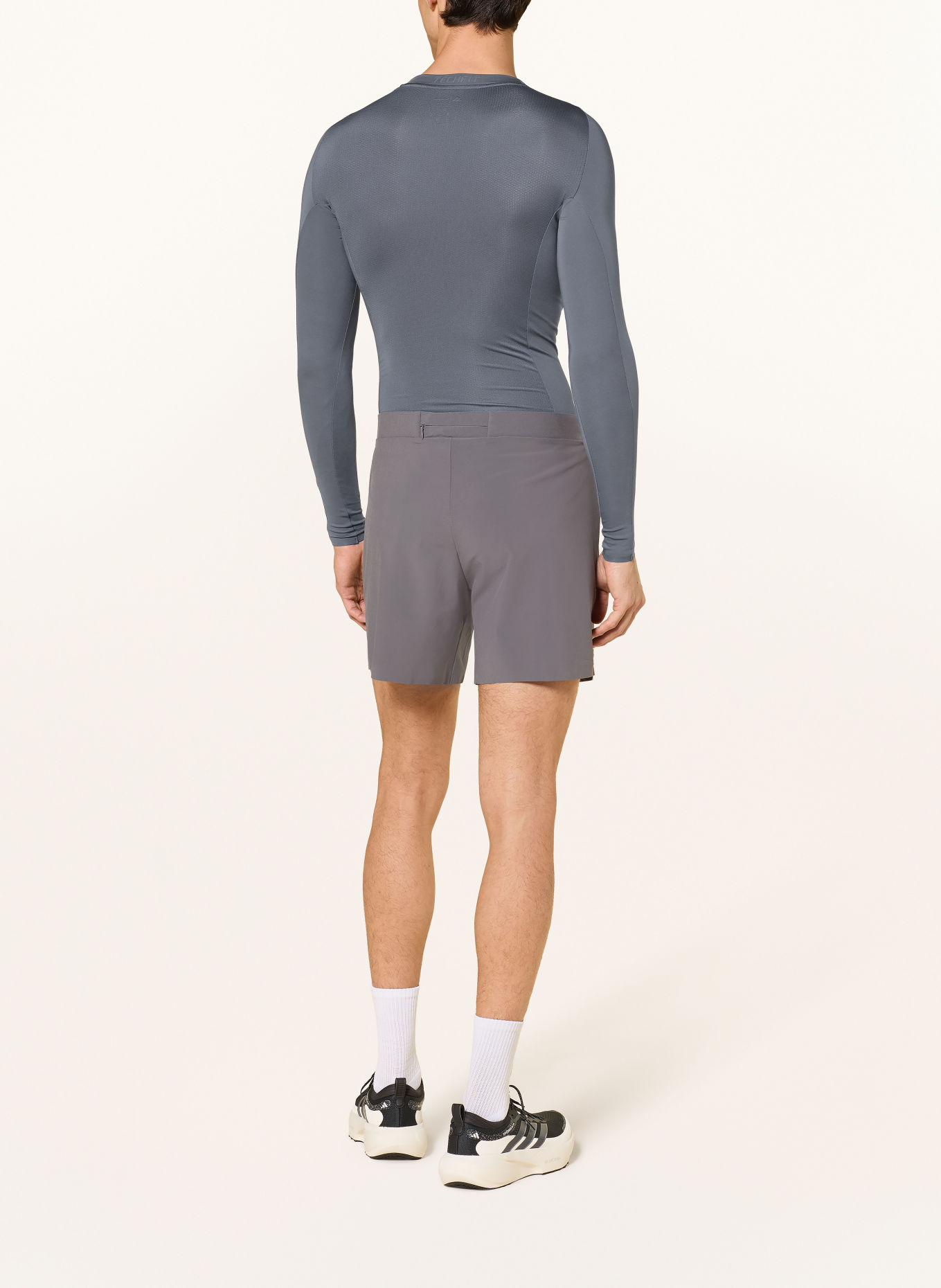 adidas Trainingsshirt ADIDAS X ENTIRE STUDIOS TECHFIT: GRIJS