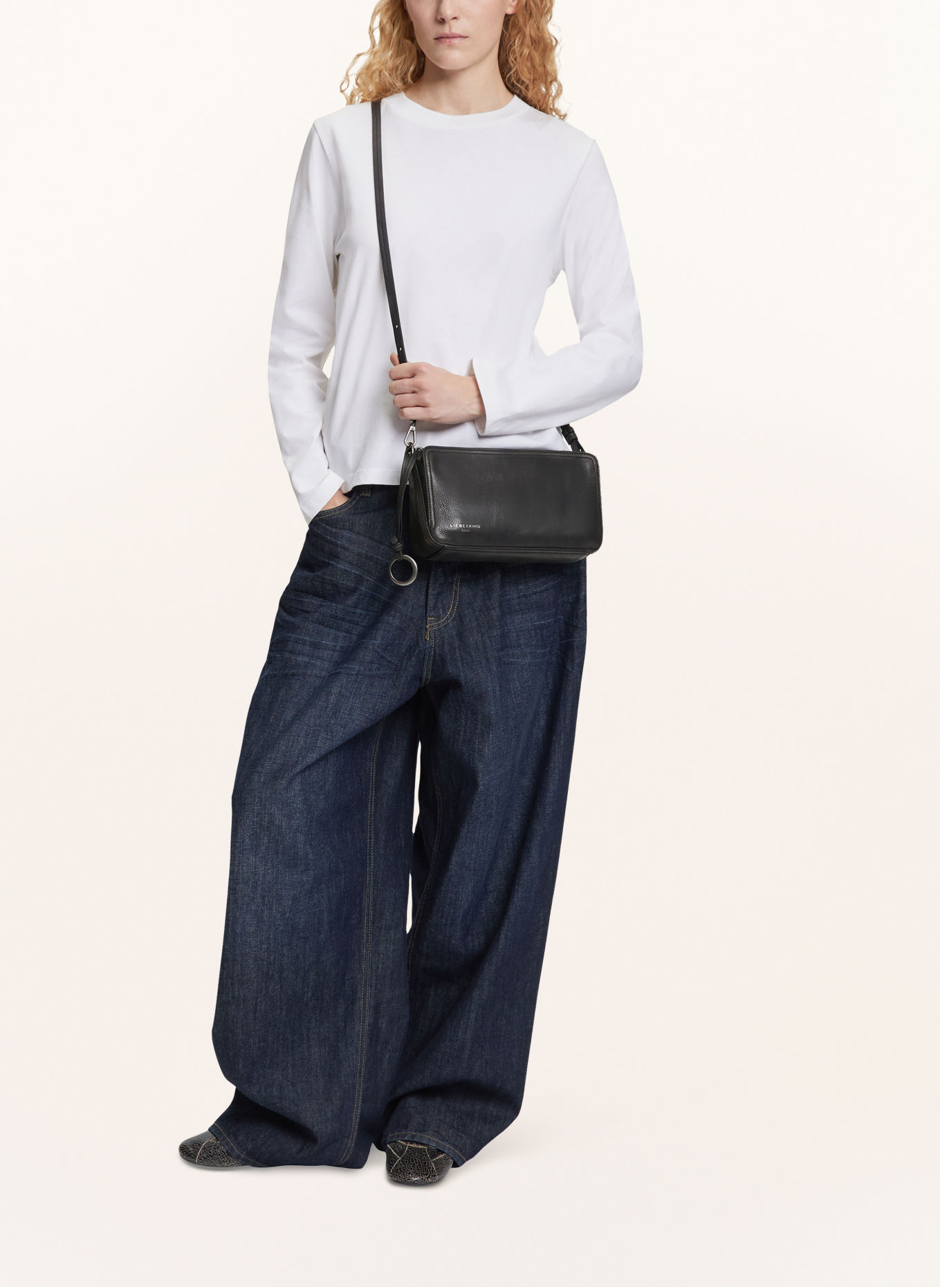 LIEBESKIND CLARICE II MEDIUM Crossbody Bag: BLACK