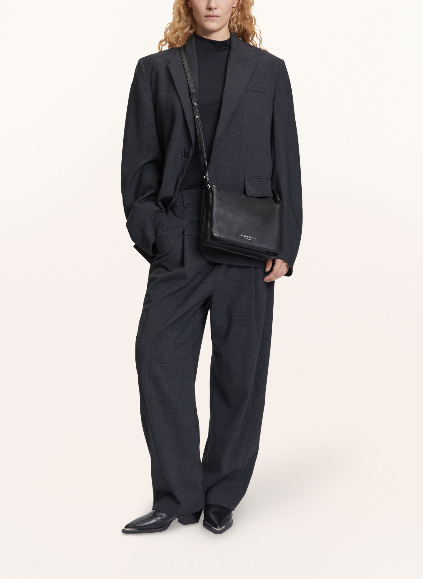 LIEBESKIND NINA MEDIUM Crossbody Bag: BLACK / SILVER