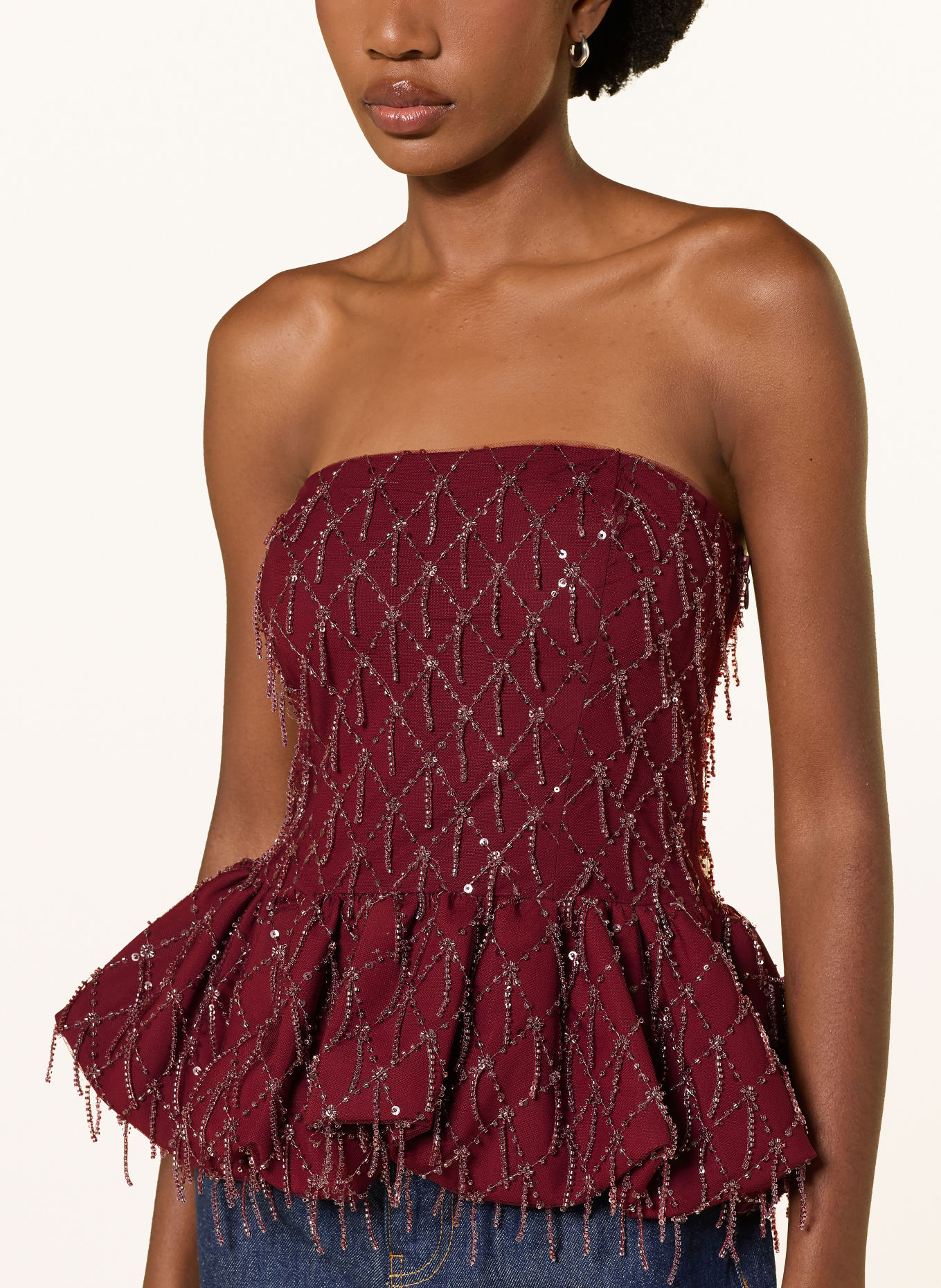 ROTATE Off-shoulder top met sieradenparels en pailletten: DONKERROOD