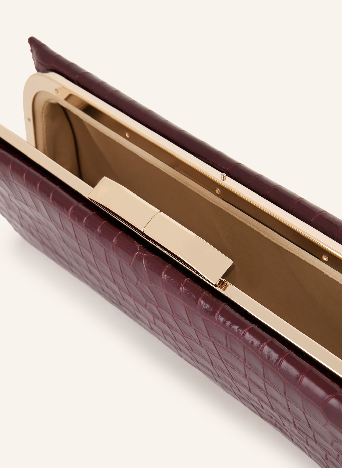 GUESS Clutch: DARK RED / GOLD
