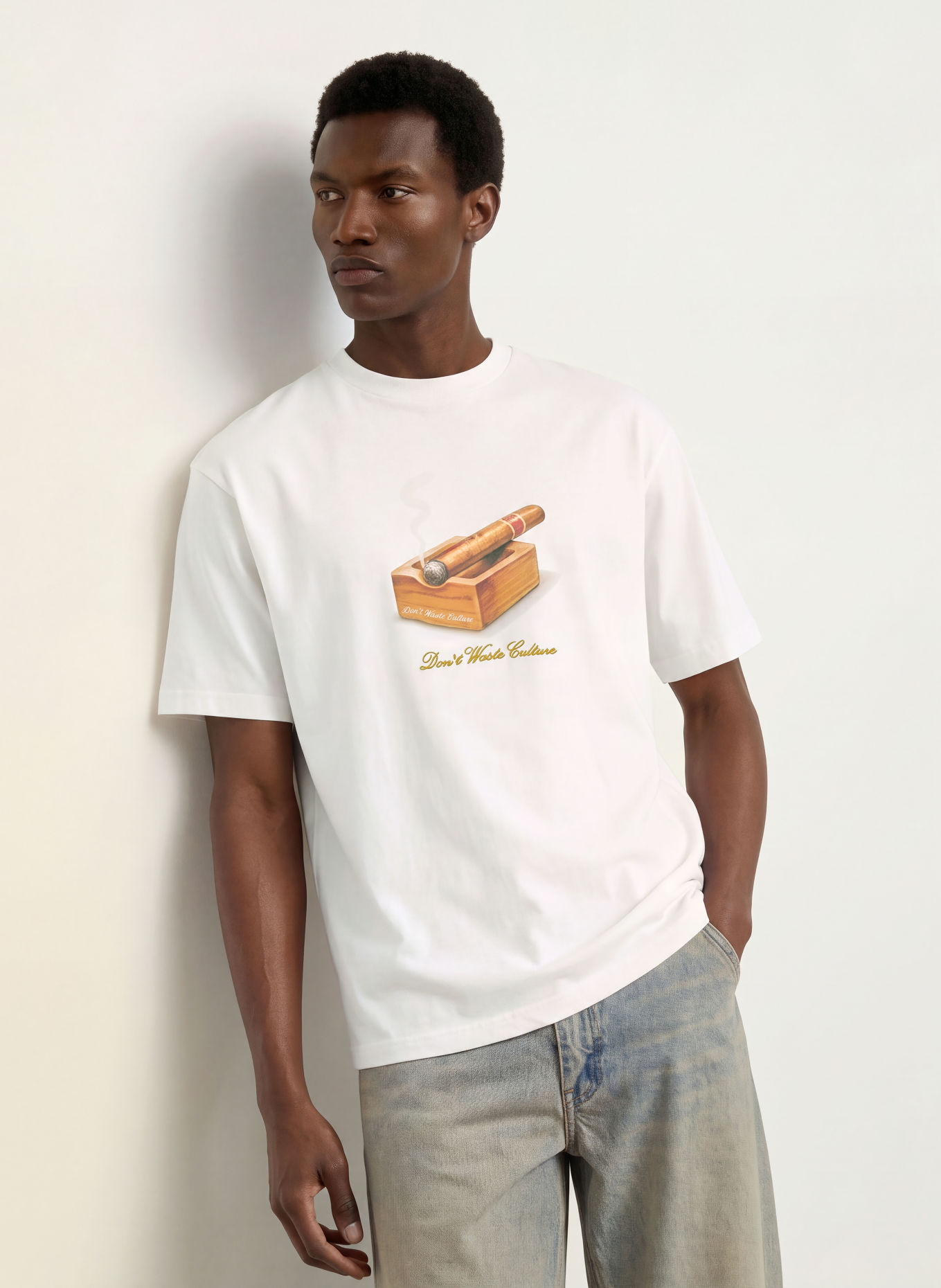 don't waste culture T-shirt NOMI: WIT / BRUIN / WIT