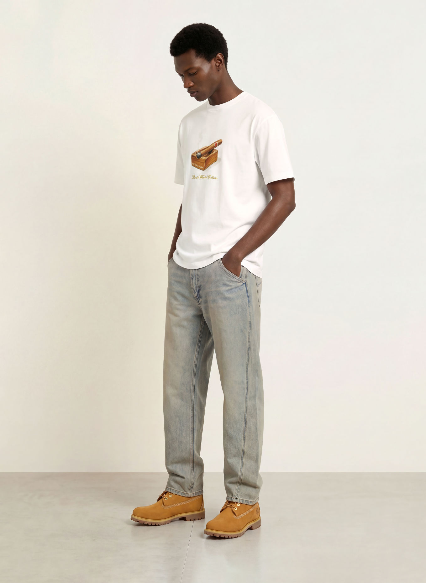 don't waste culture T-shirt NOMI: WIT / BRUIN / WIT