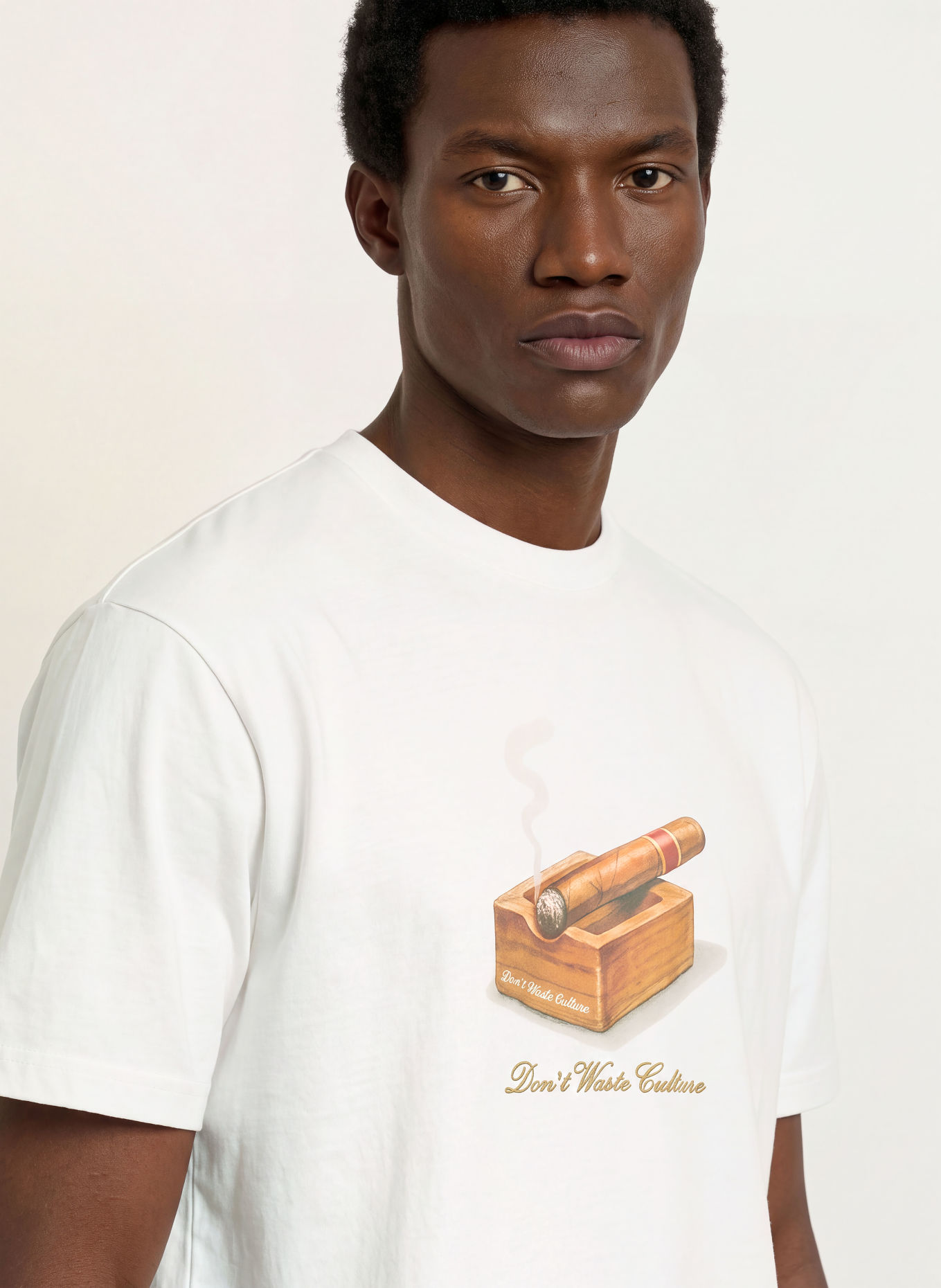 don't waste culture T-shirt NOMI: WIT / BRUIN / WIT