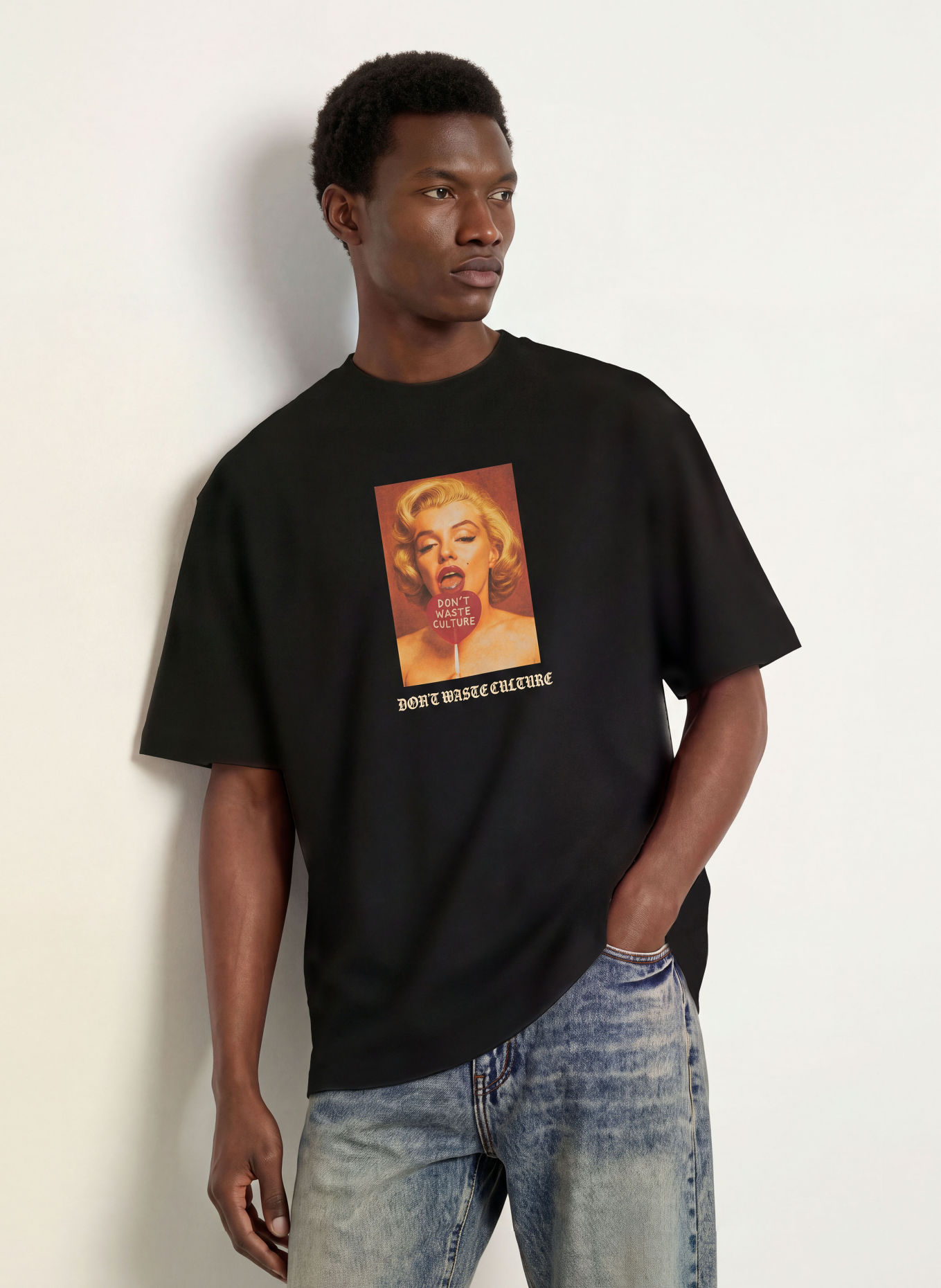 don't waste culture T-shirt ARLOI: ZWART / GOUD / ROOD