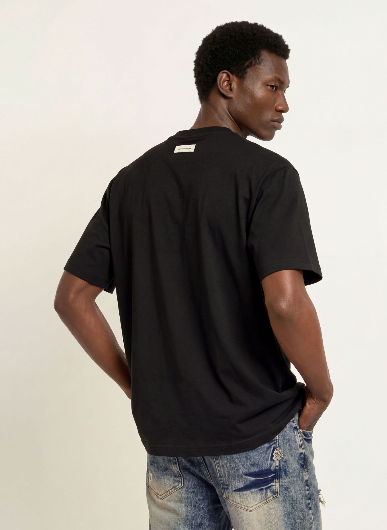 don't waste culture T-shirt ARLOI: ZWART / GOUD / ROOD