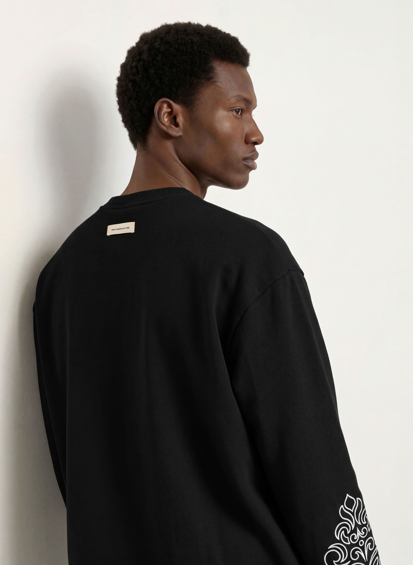don't waste culture Sweatshirt ONA: ZWART / WIT