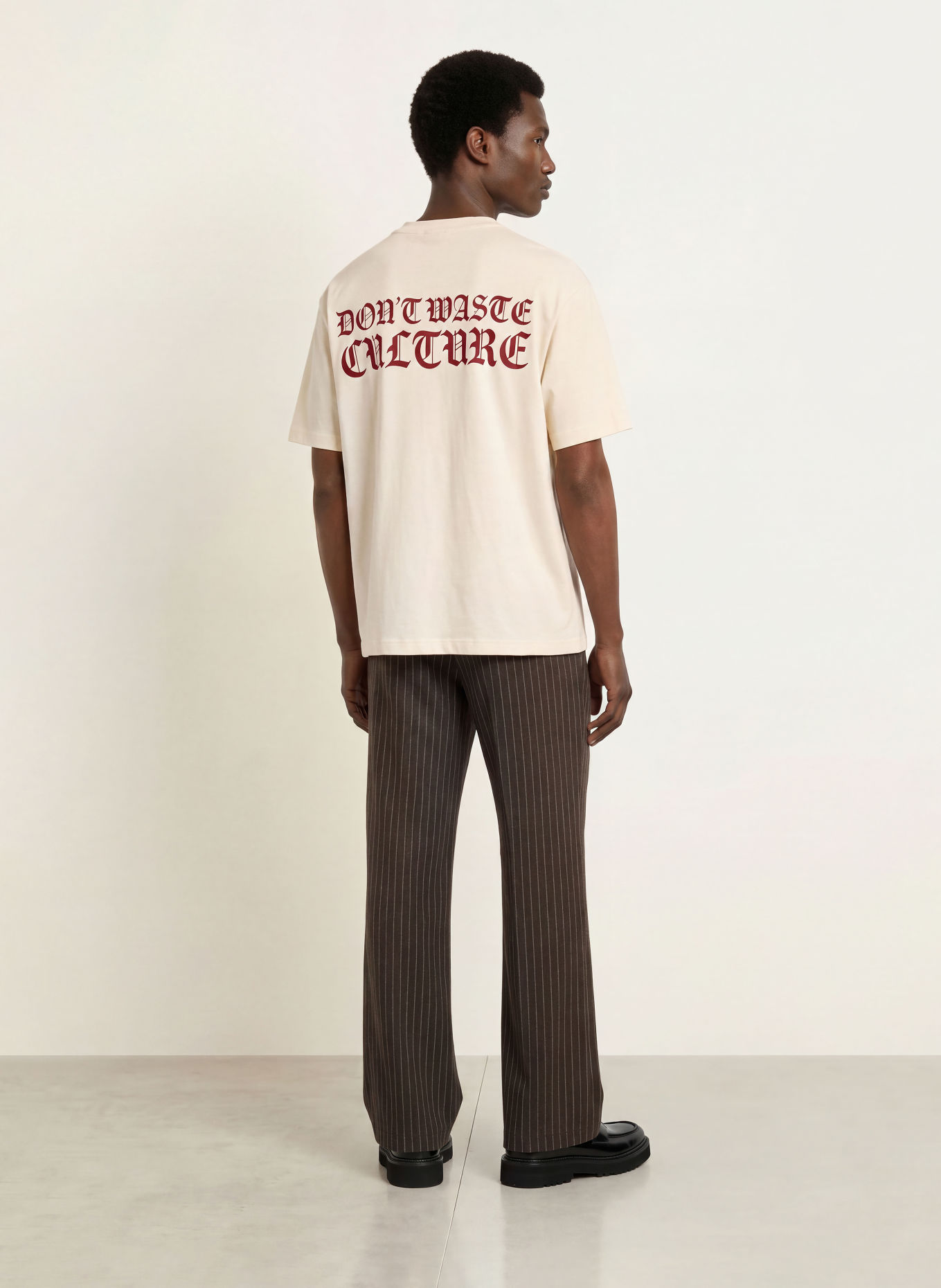 don't waste culture T-shirt YULA: CRÈME / DONKERROOD