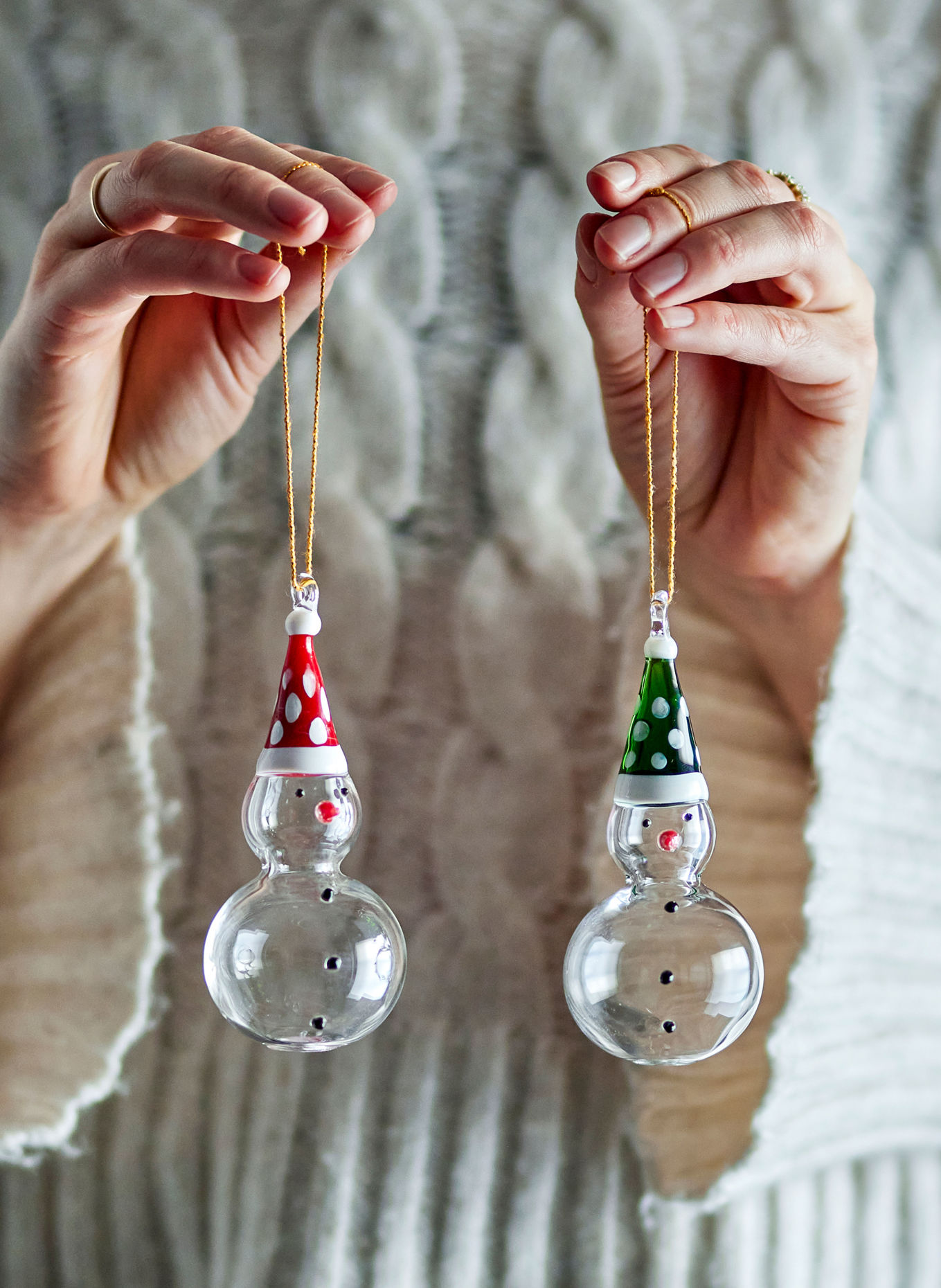 Bloomingville Set van 2 decoratieve hangers KUMAR: WIT / ROOD / GROEN