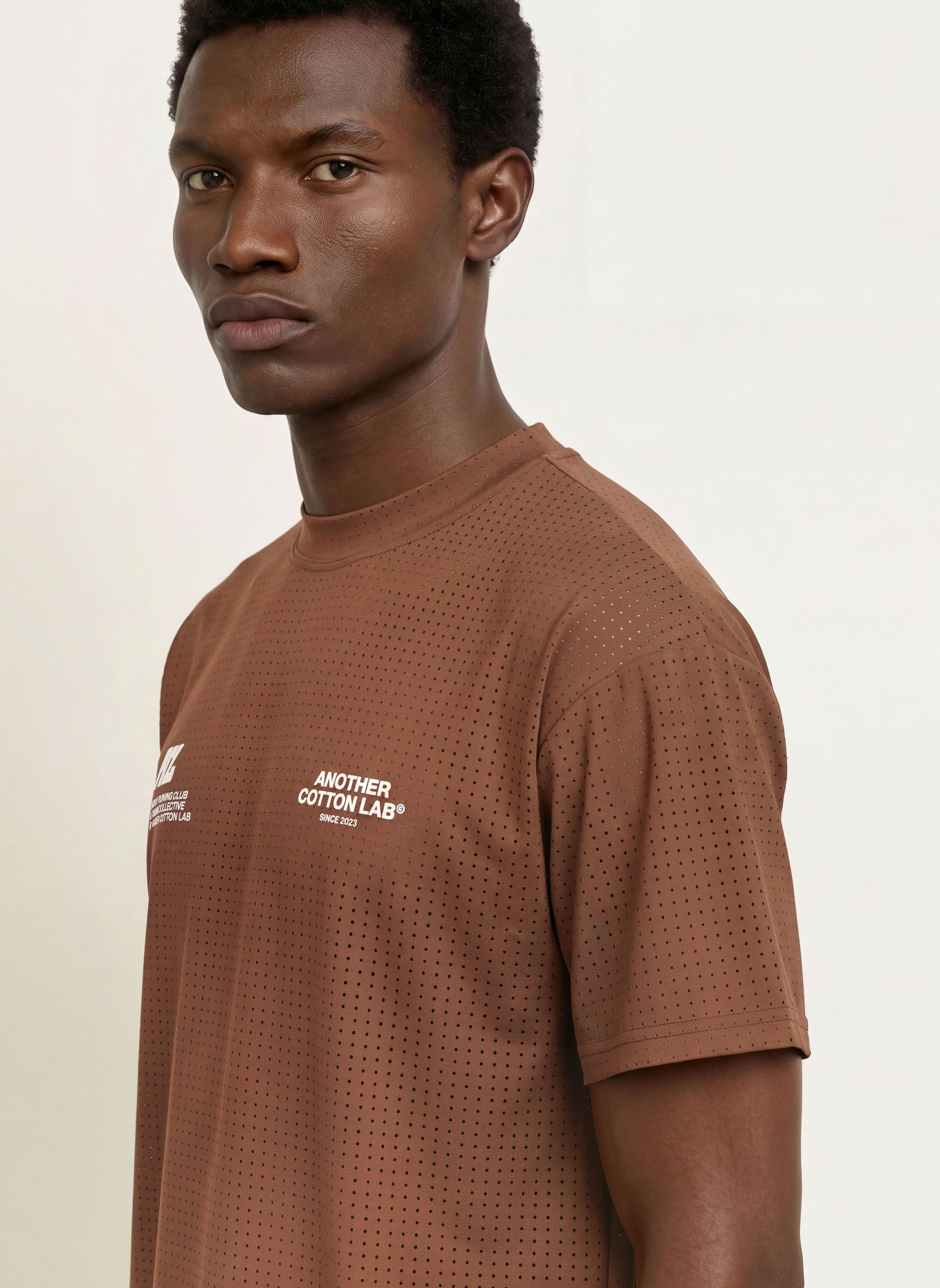 another COTTON LAB T-Shirt: DUNKELBRAUN / WEISS