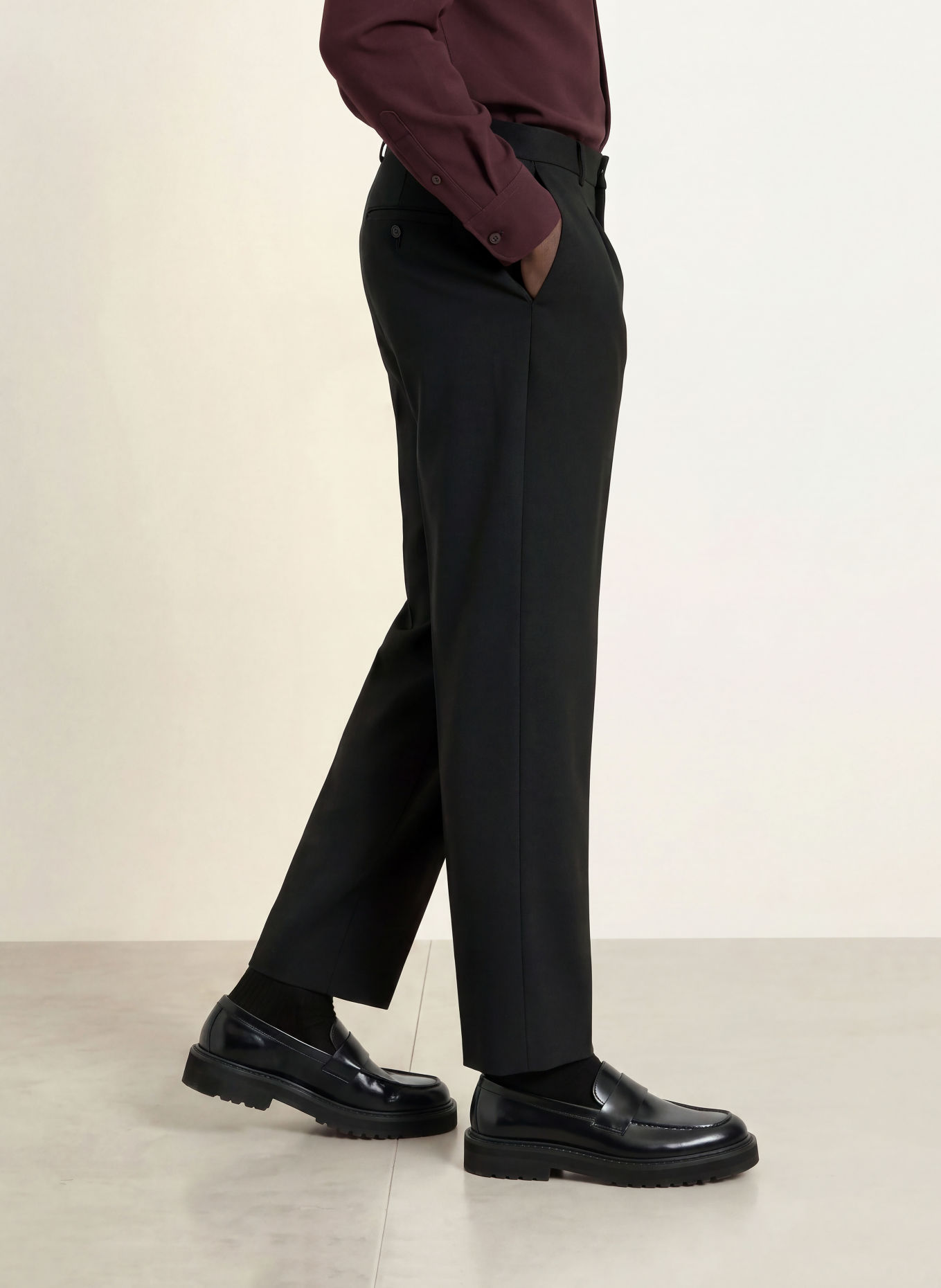 studio seidensticker STUDIO Relaxed Fit Chinos: BLACK
