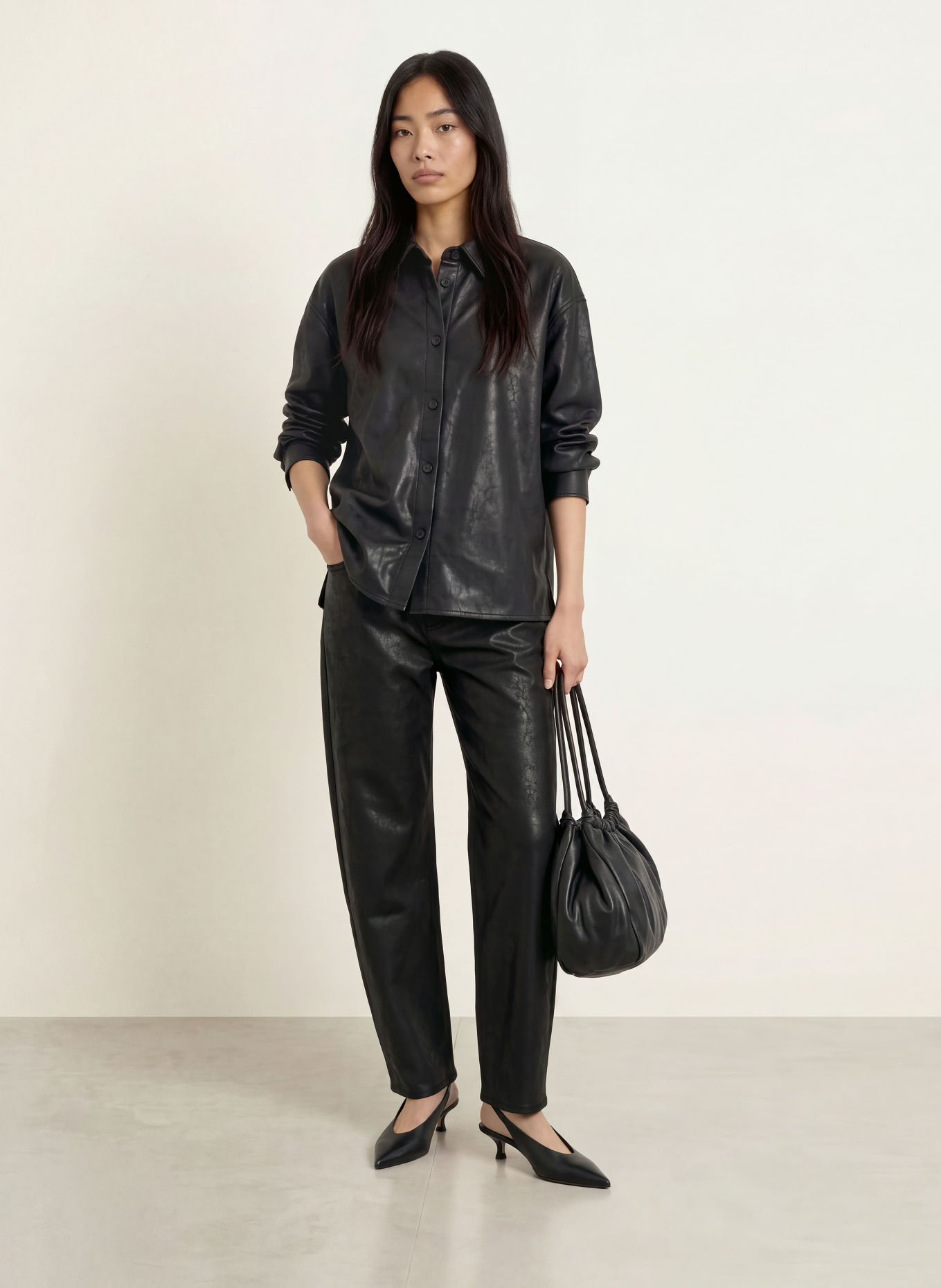 ELIAS RUMELIS Chemisier oversize BELLI aspect cuir: NOIR