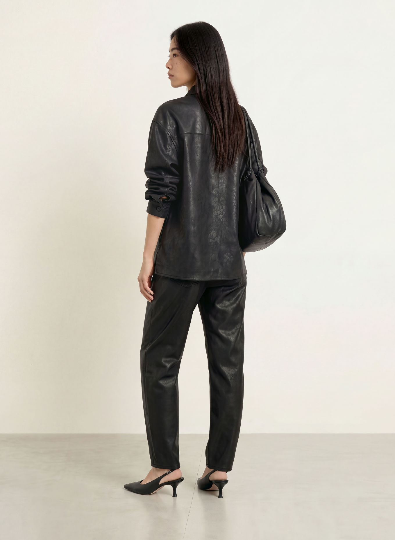ELIAS RUMELIS Chemisier oversize BELLI aspect cuir: NOIR