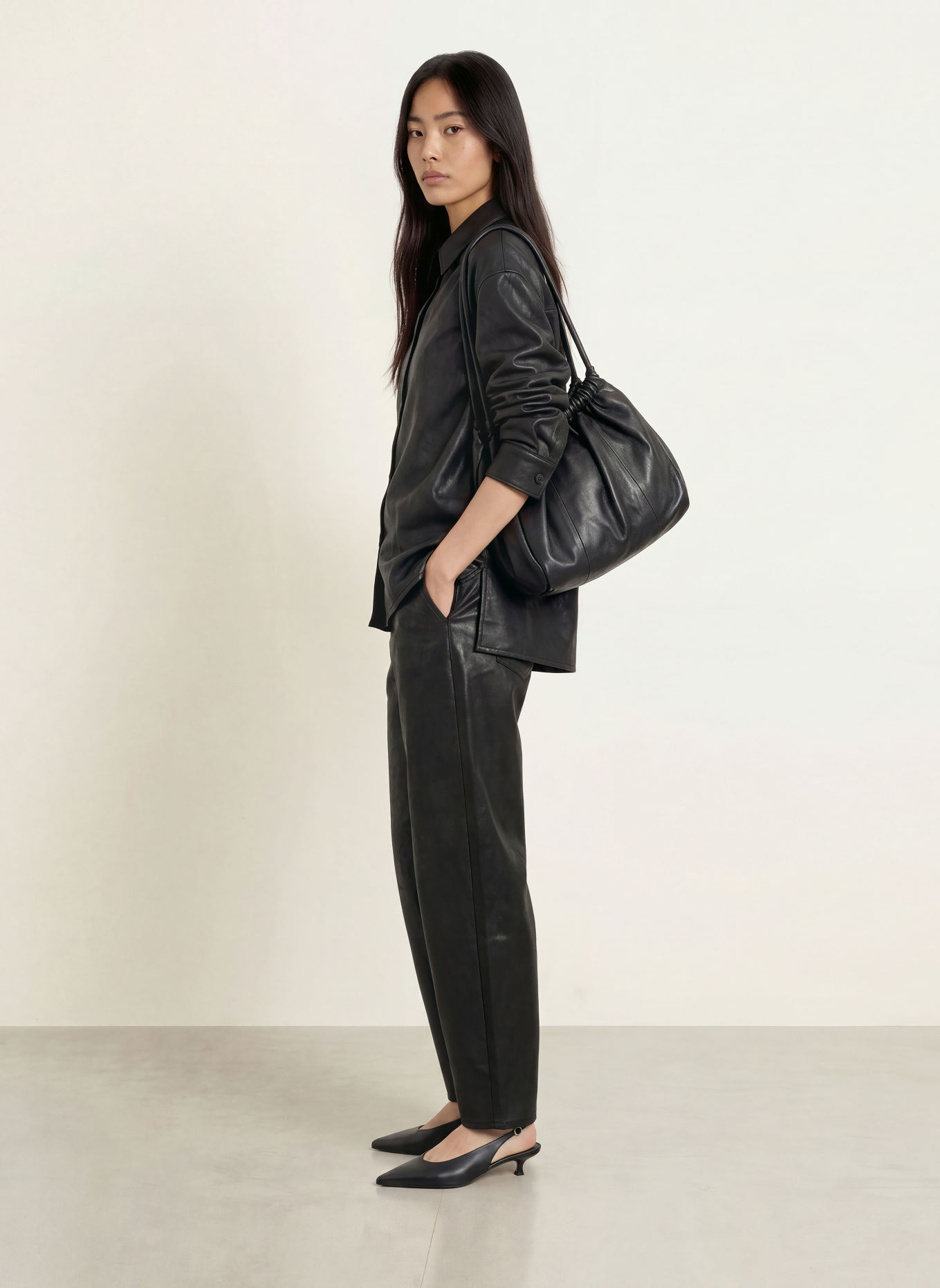 ELIAS RUMELIS Chemisier oversize BELLI aspect cuir: NOIR