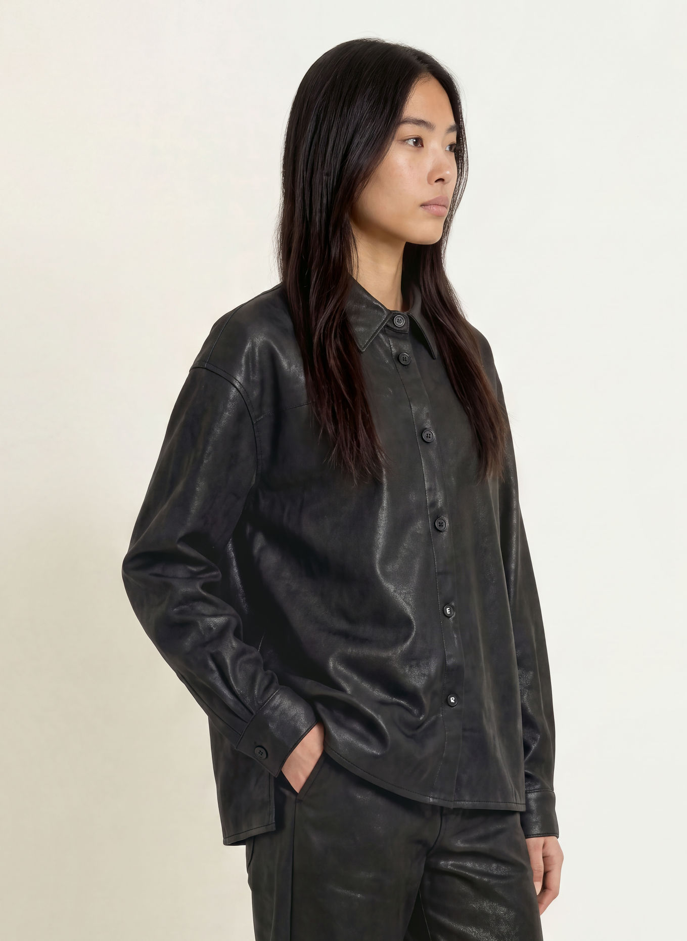 ELIAS RUMELIS Chemisier oversize BELLI aspect cuir: NOIR