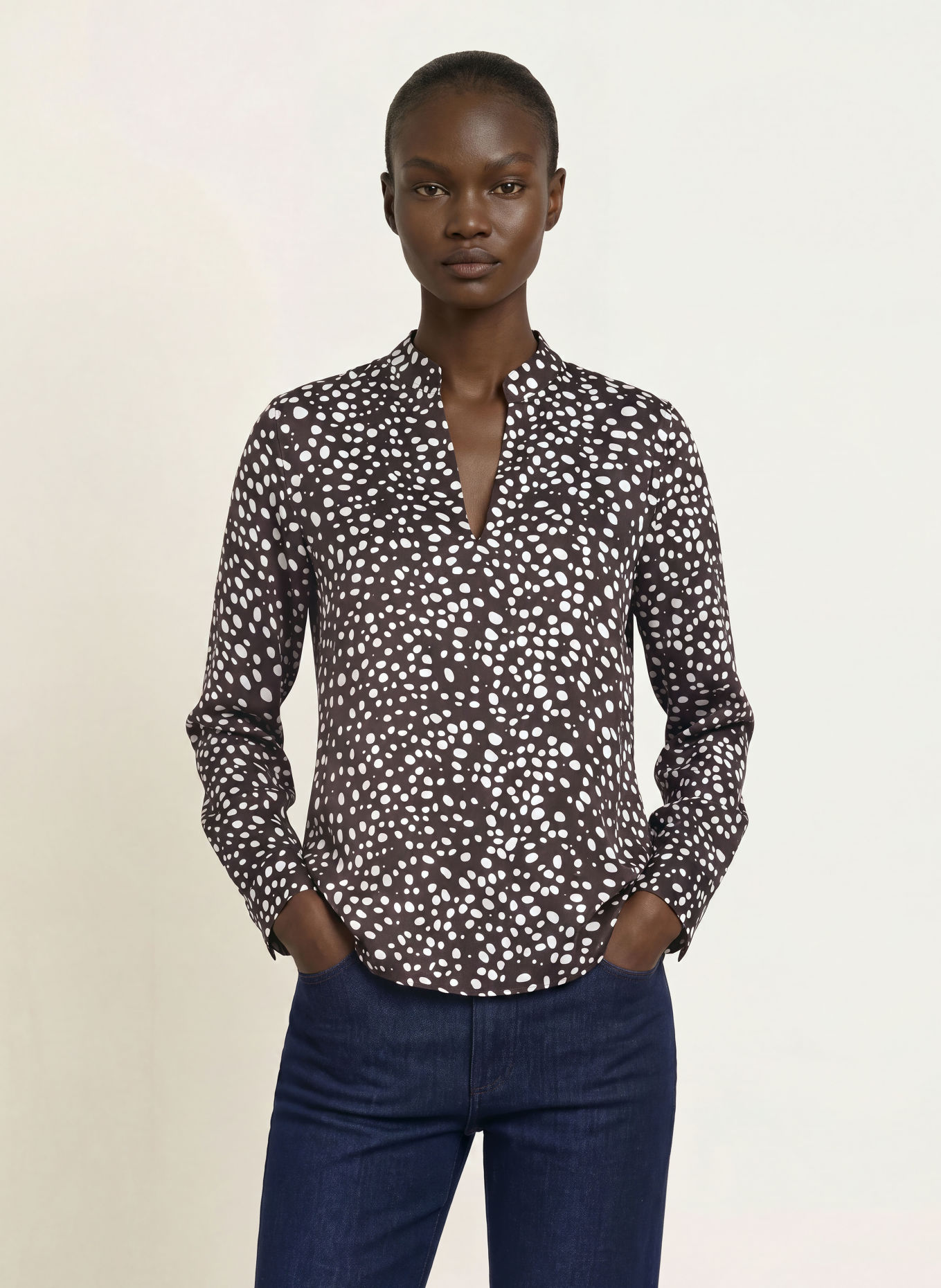 BOSS Blusenshirt BELINDINATI aus Satin: DUNKELBRAUN / WEISS