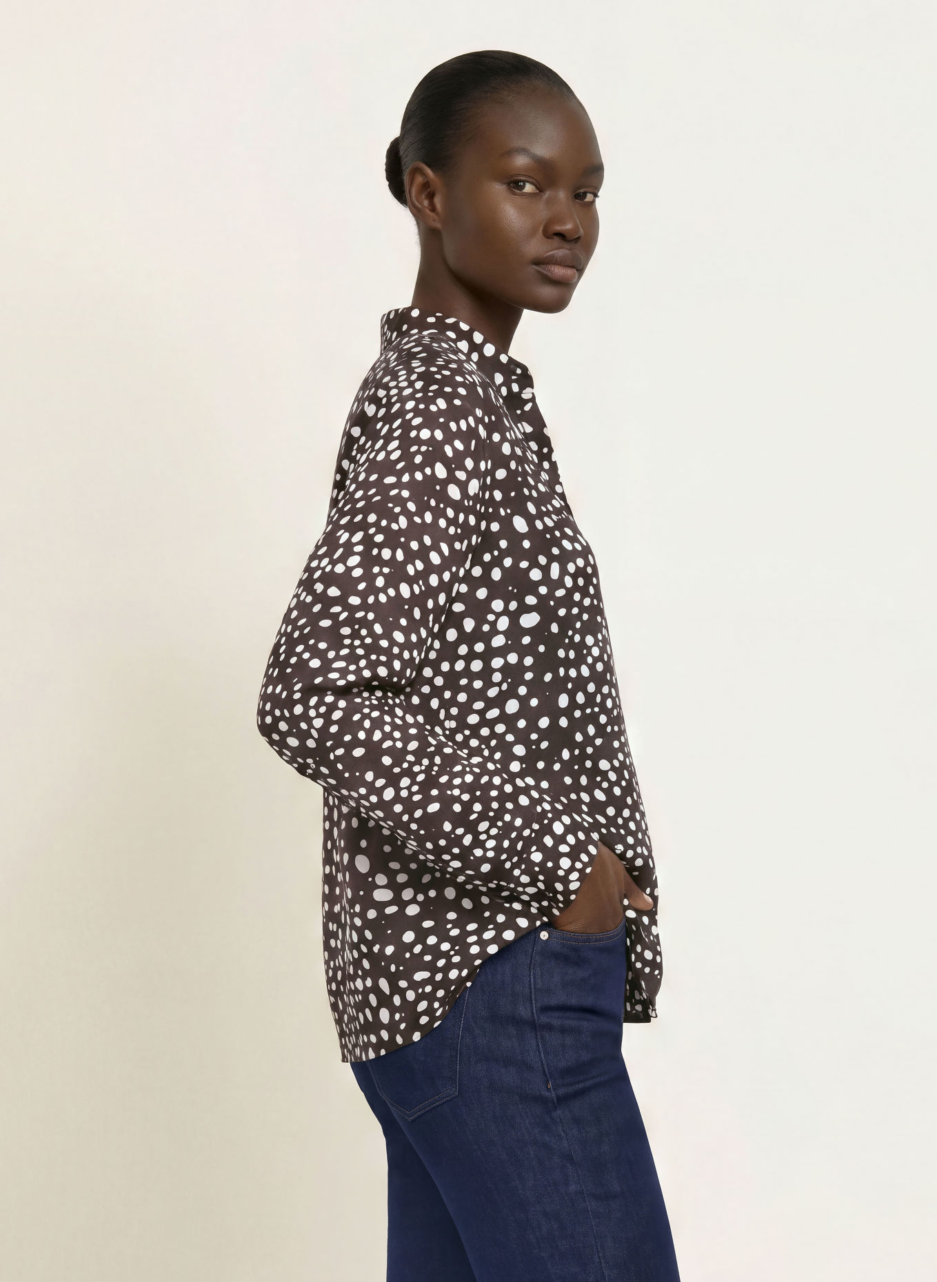 BOSS Blusenshirt BELINDINATI aus Satin: DUNKELBRAUN / WEISS