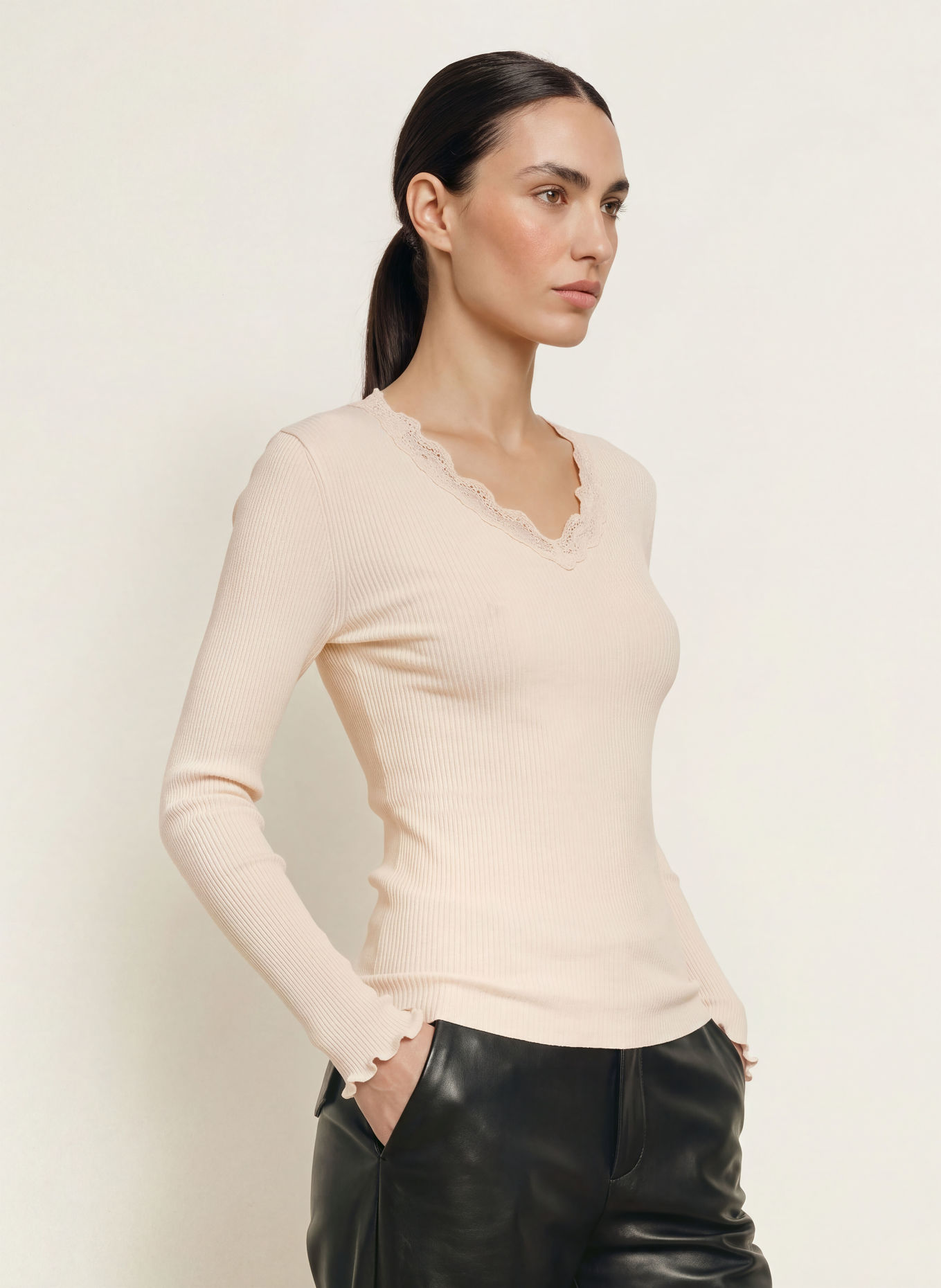 rosemunde Longsleeve BALTA met lange mouwen en kant: CRÈME