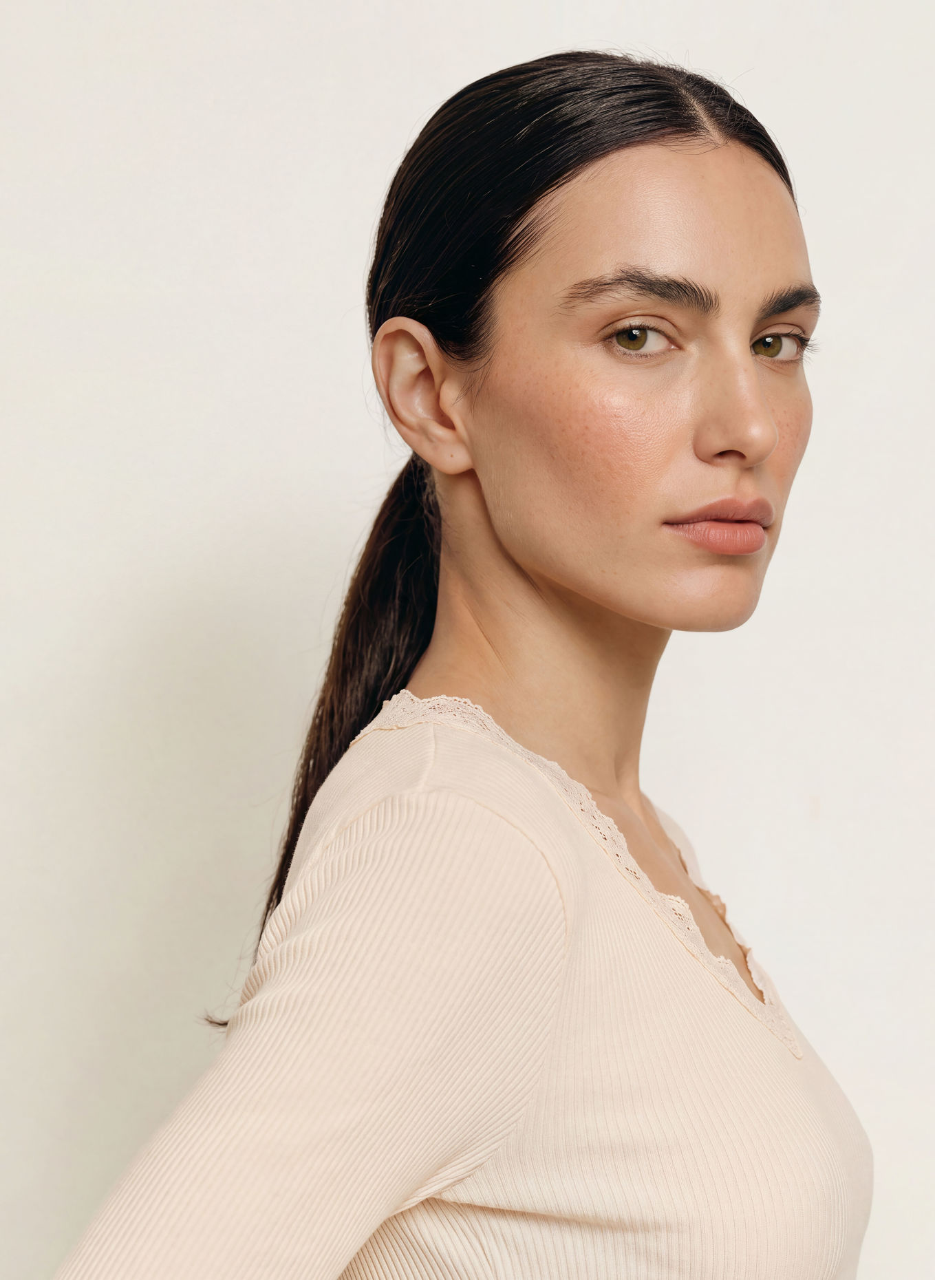 rosemunde Longsleeve BALTA met lange mouwen en kant: CRÈME