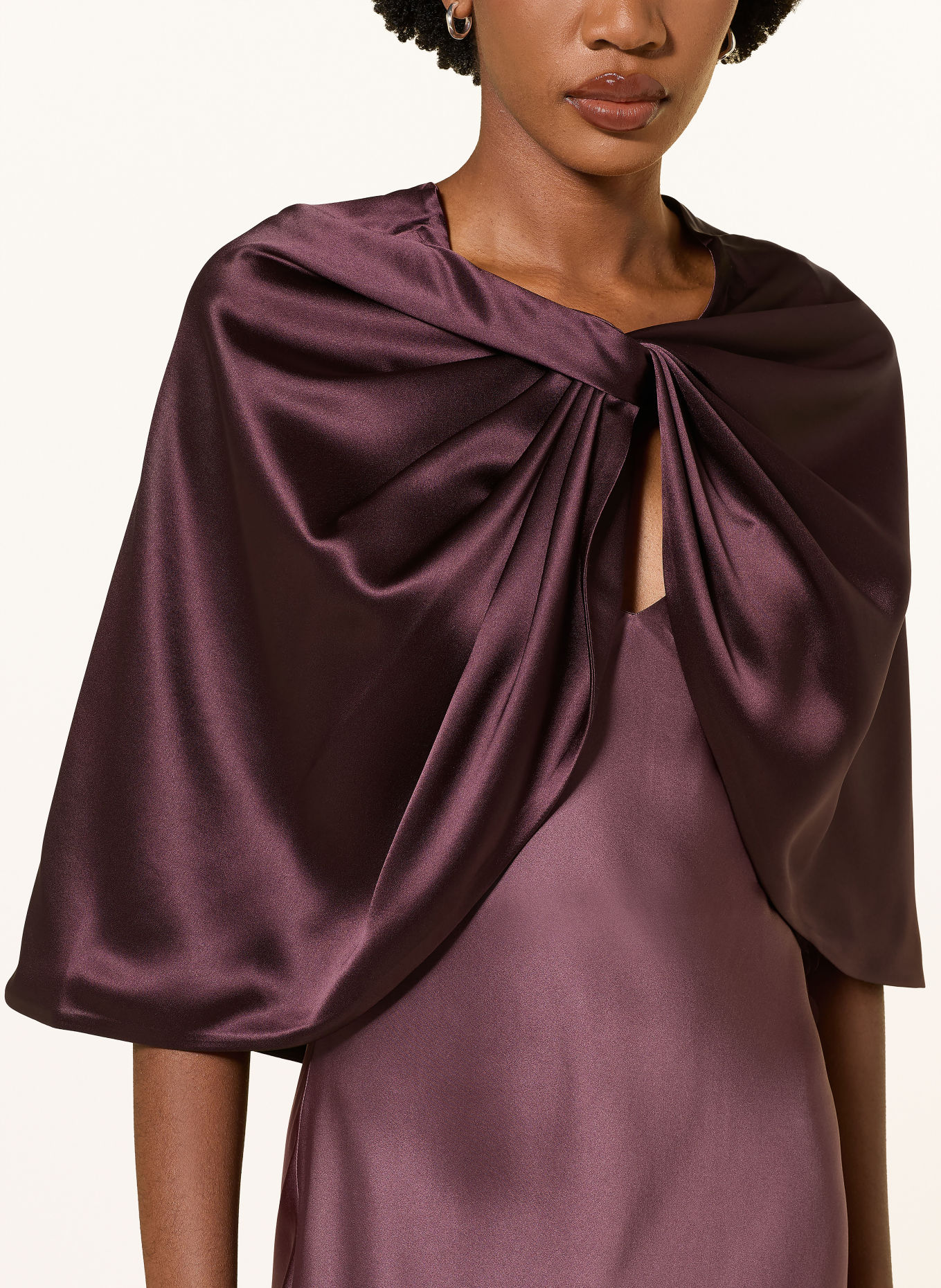 BY MALENE BIRGER Satijnen cape PINLOS: DONKERPAARS