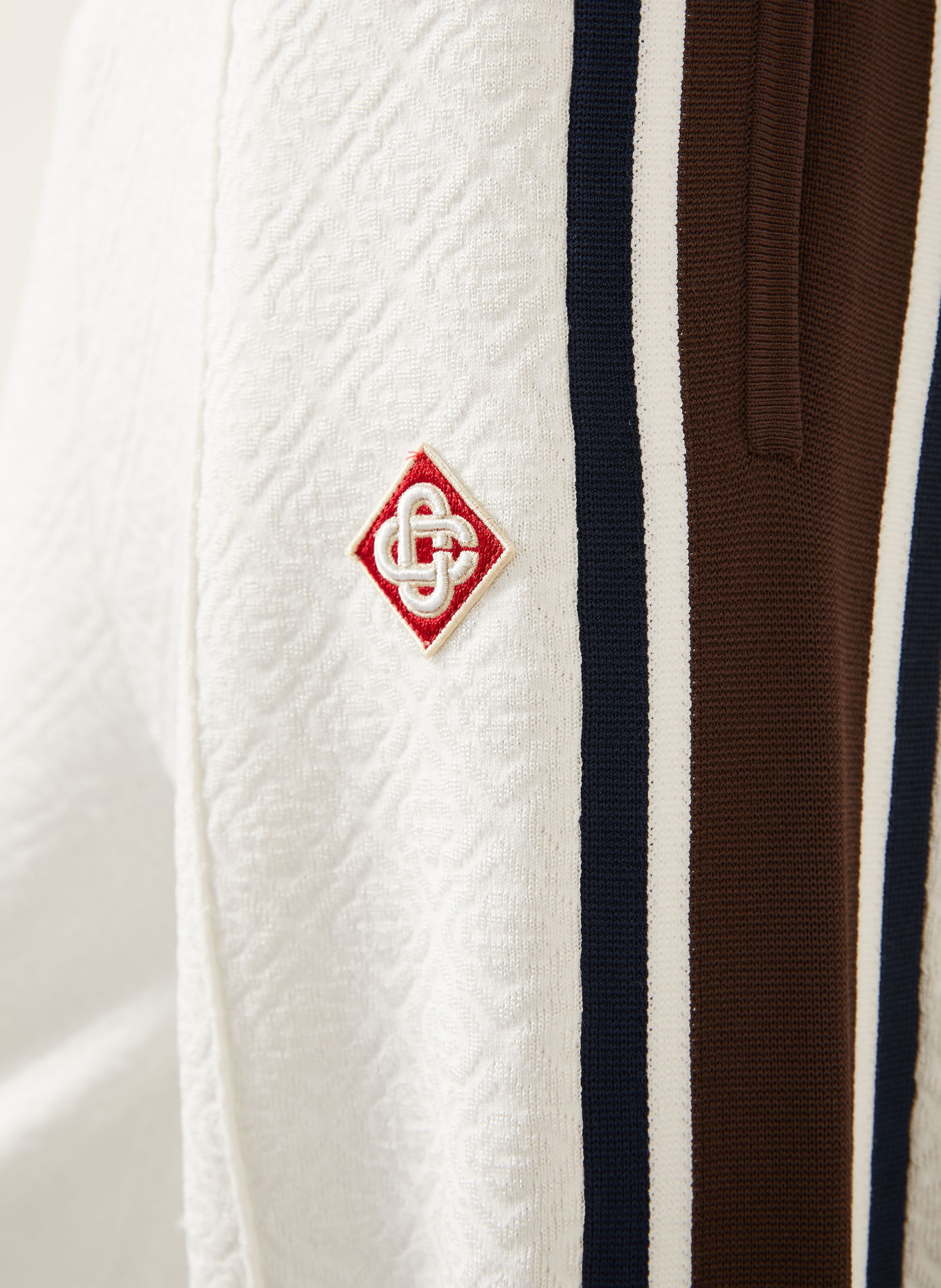 Casablanca Pantalon en maille coupe classique avec bandes de galon: CRÈME / MARRON / ROUGE
