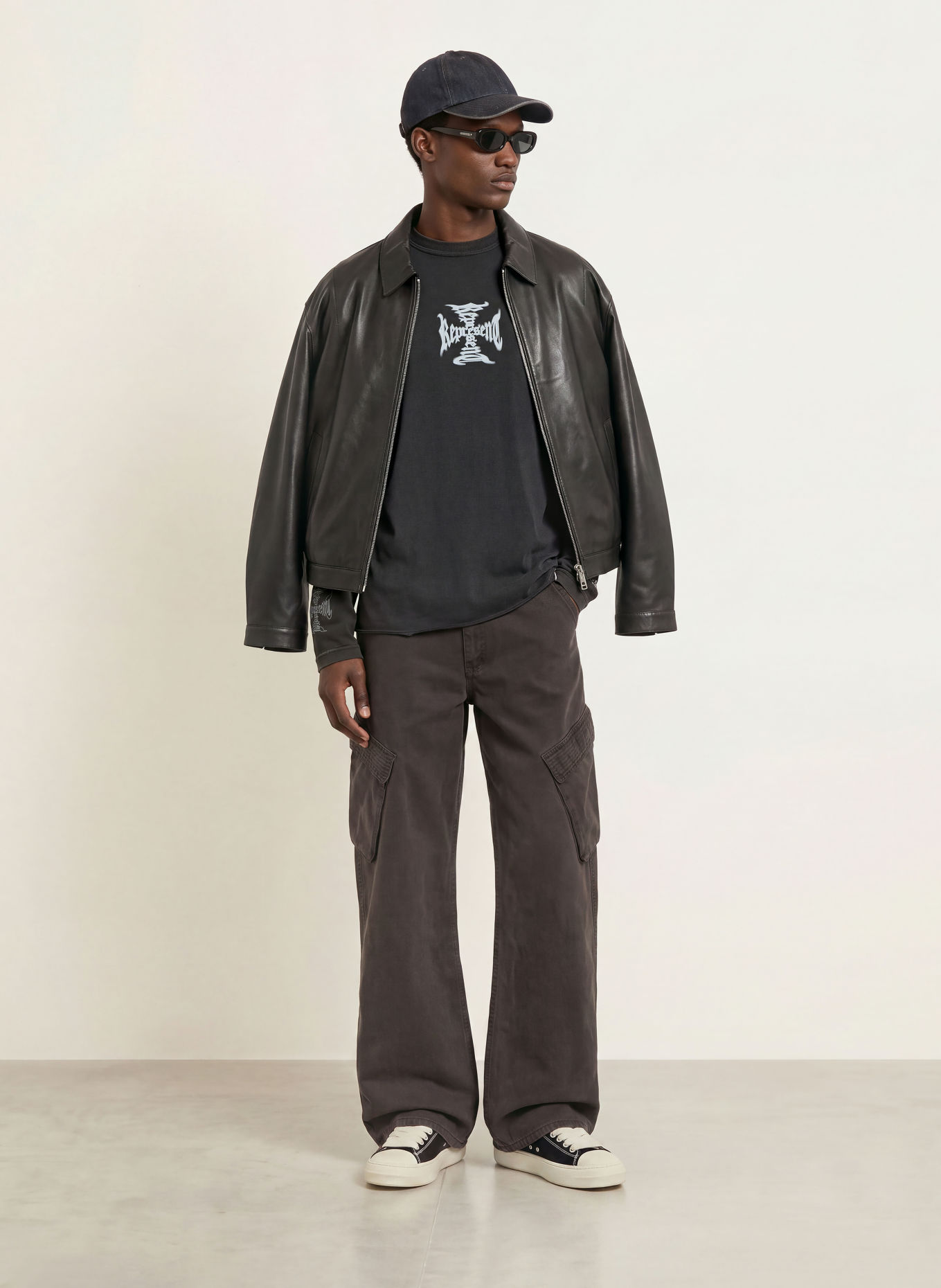 REPRESENT Longsleeve: ZWART / LICHTGRIJS