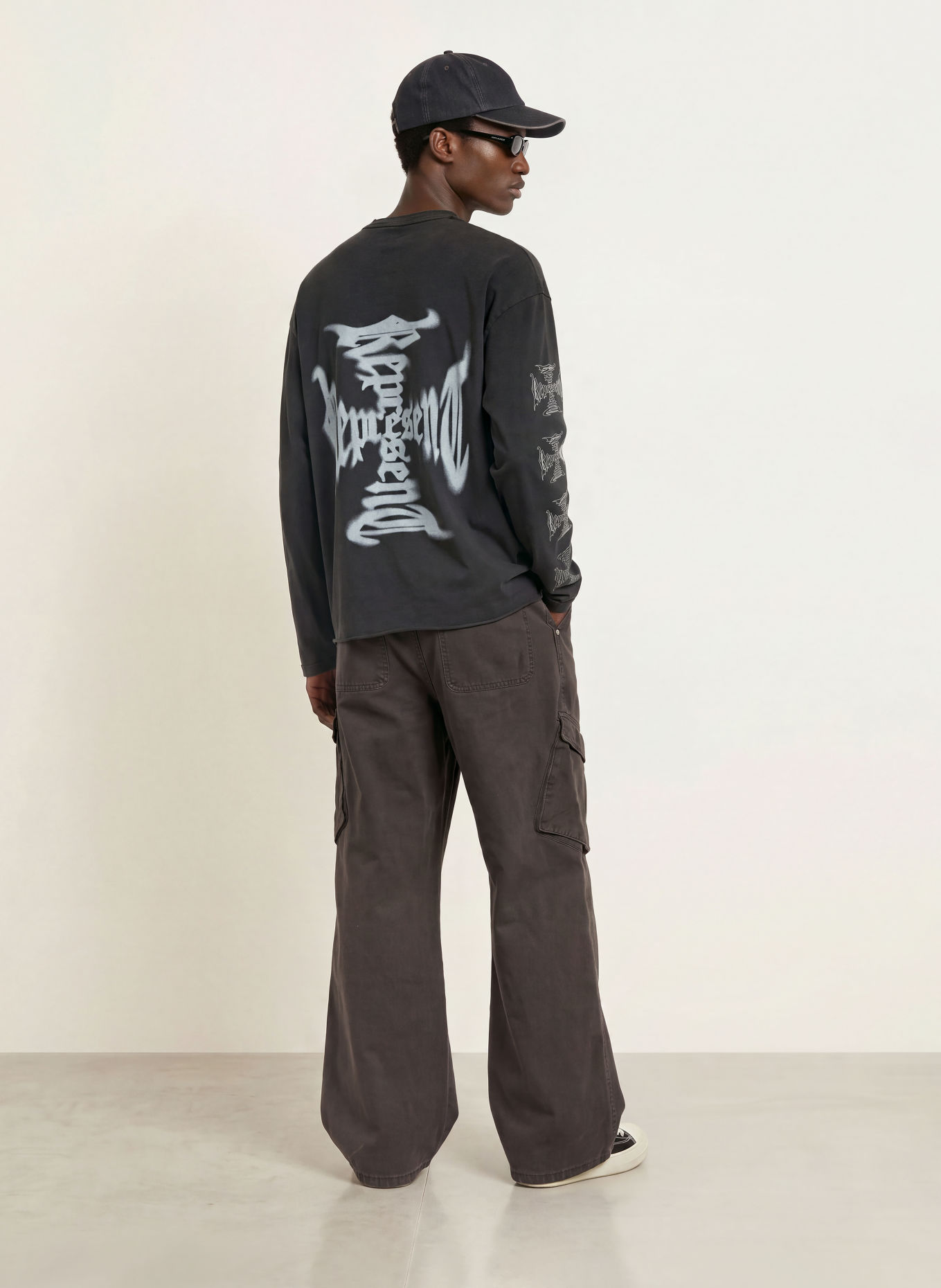 REPRESENT Longsleeve: ZWART / LICHTGRIJS