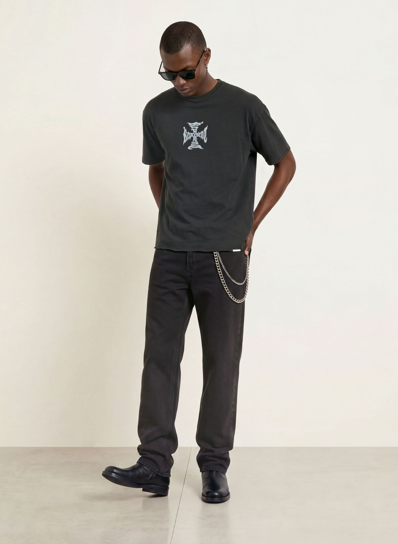 REPRESENT T-Shirt: SCHWARZ / HELLGRAU