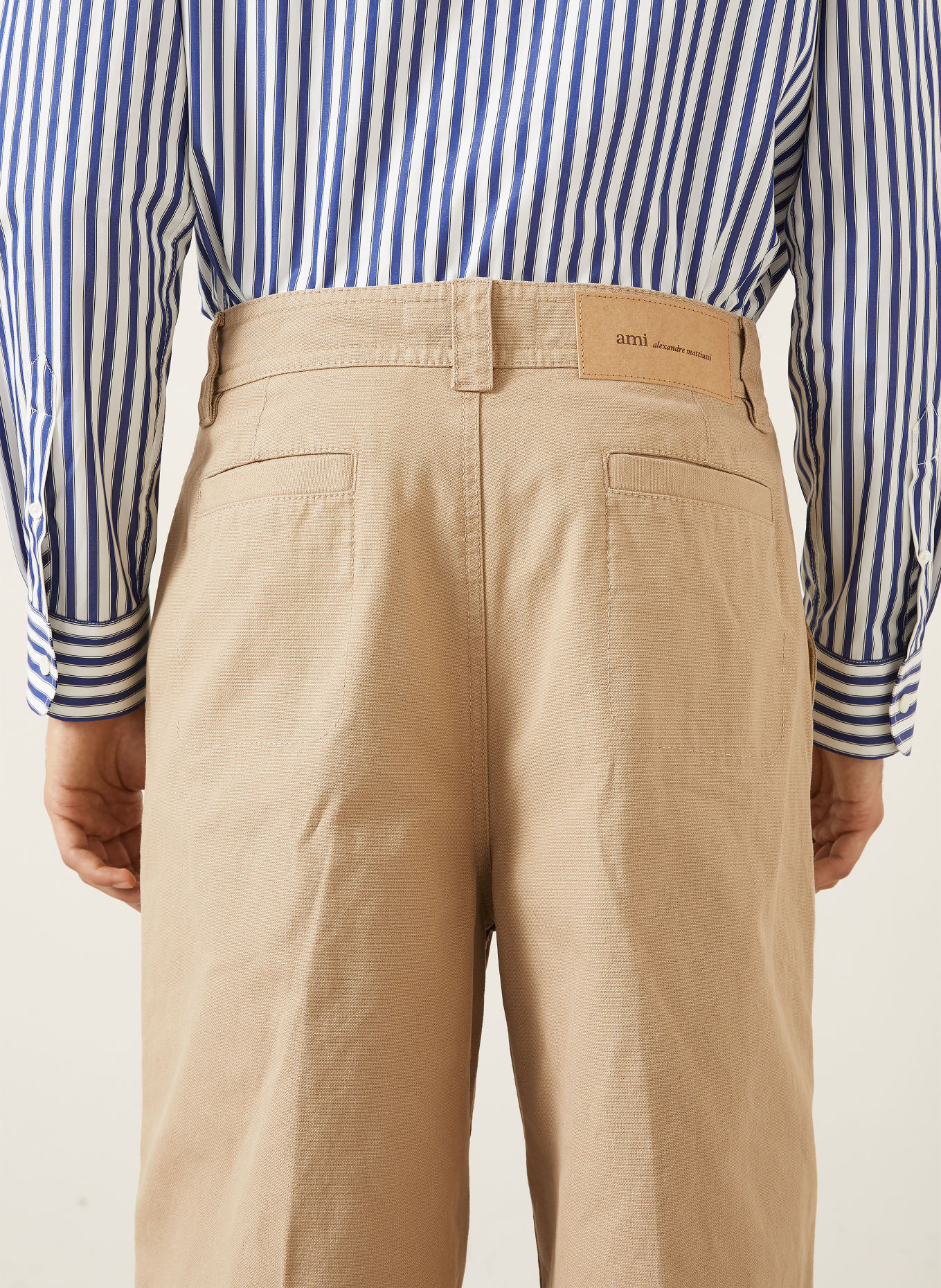 AMI PARIS Broek met regelmatige pasvorm: A184 BEIGE MASTIC