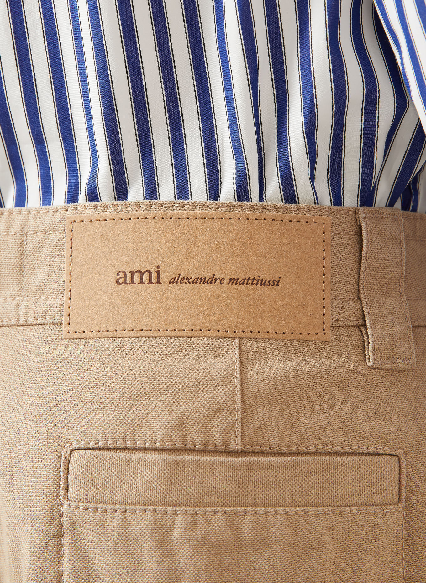 AMI PARIS Broek met regelmatige pasvorm: A184 BEIGE MASTIC