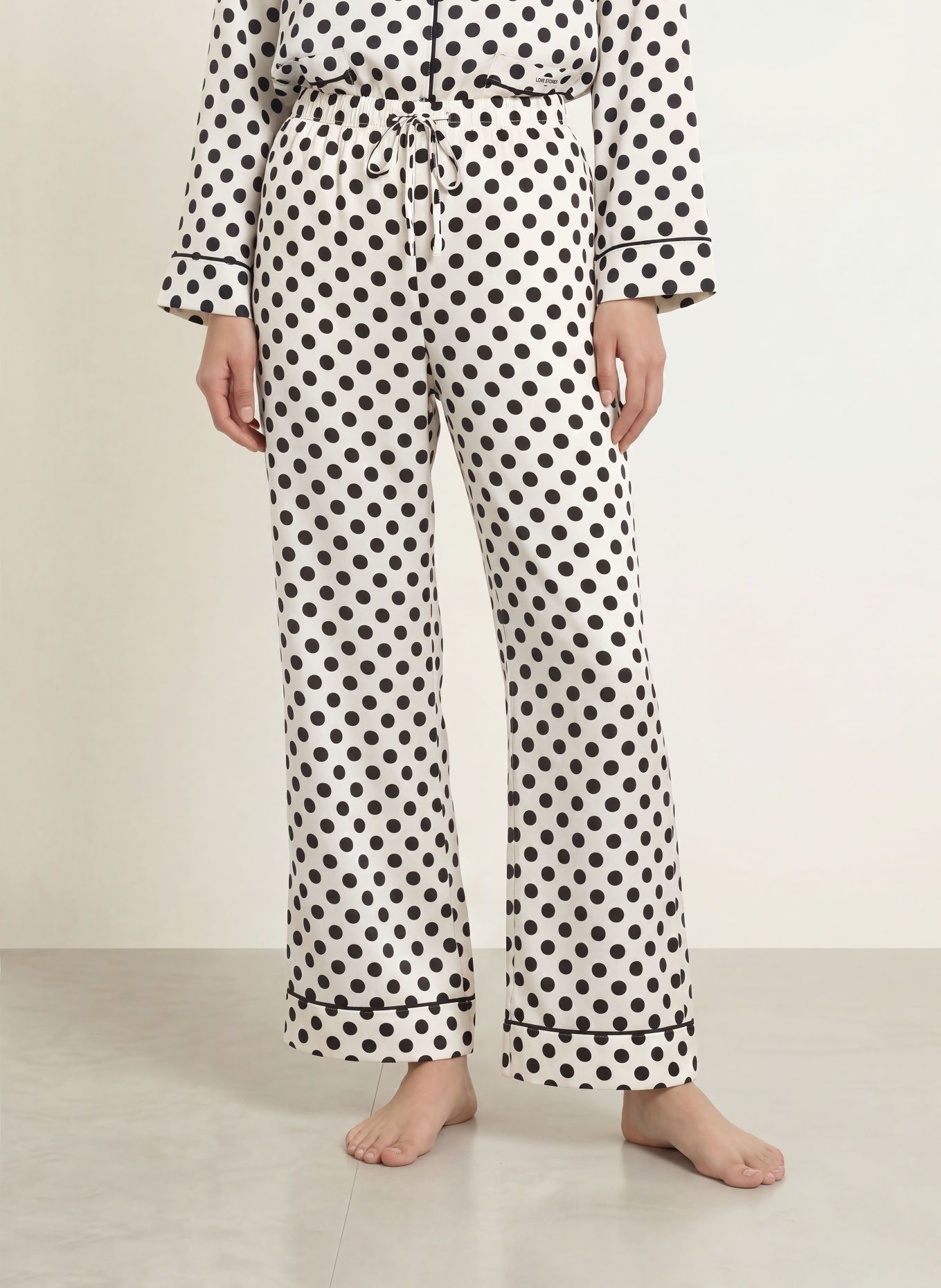 LOVE Stories Bas de pyjama REESE en satin: BLANC / NOIR