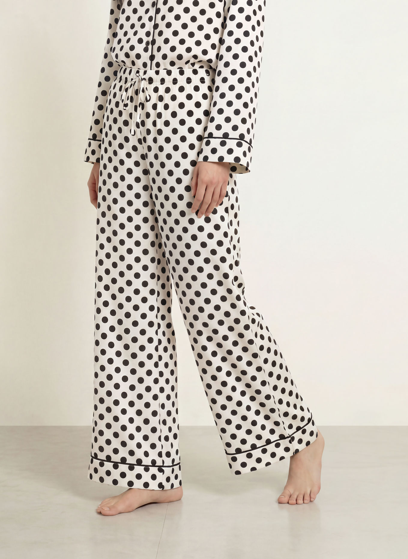 LOVE Stories Bas de pyjama REESE en satin: BLANC / NOIR