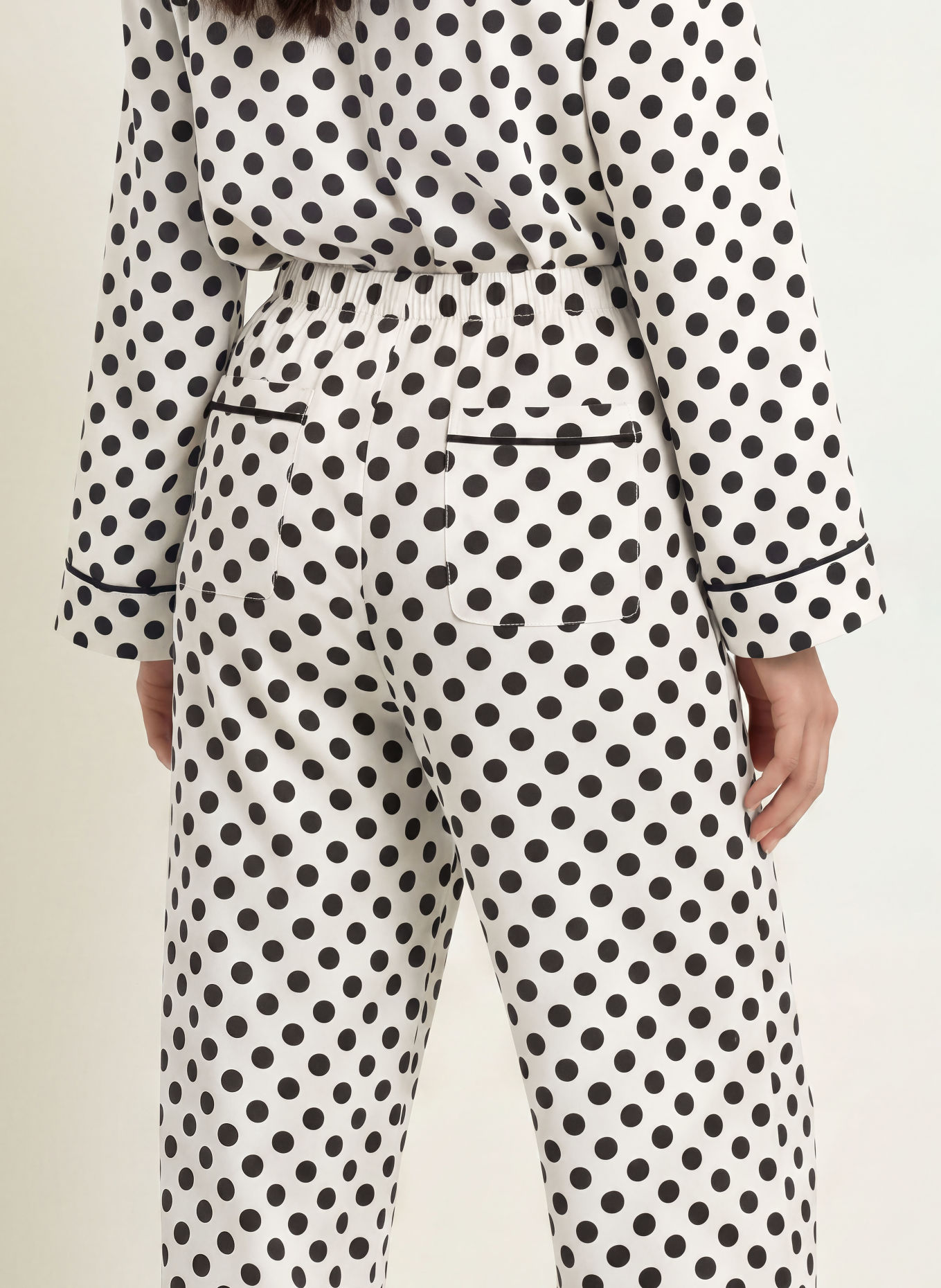 LOVE Stories Bas de pyjama REESE en satin: BLANC / NOIR