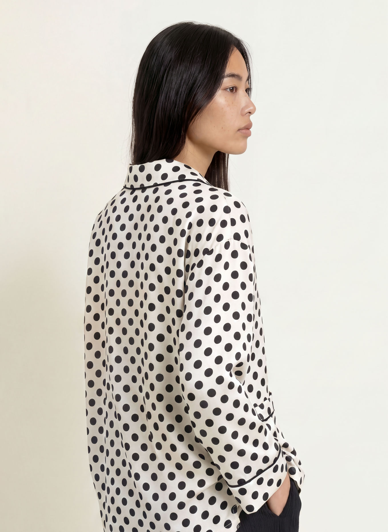 LOVE Stories Pyjamashirt CEDRIC van satijn: WIT / ZWART