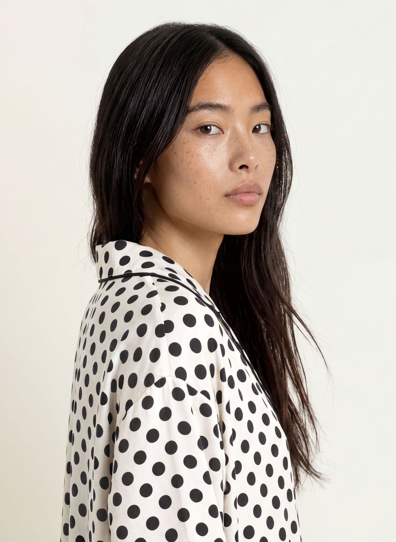 LOVE Stories Pyjamashirt CEDRIC van satijn: WIT / ZWART