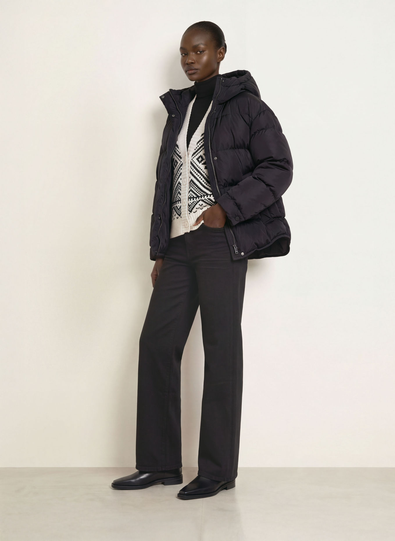 WEEKEND Max Mara Daunenjacke LUSSO: SCHWARZ