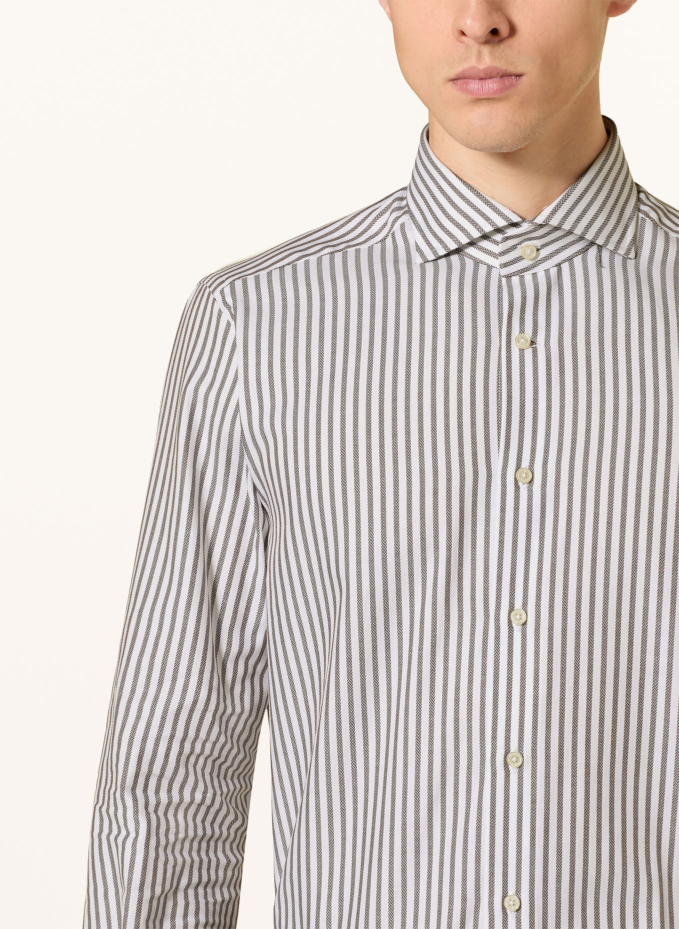 windsor. TRIVO Shaped Fit Shirt: DARK BROWN / WHITE