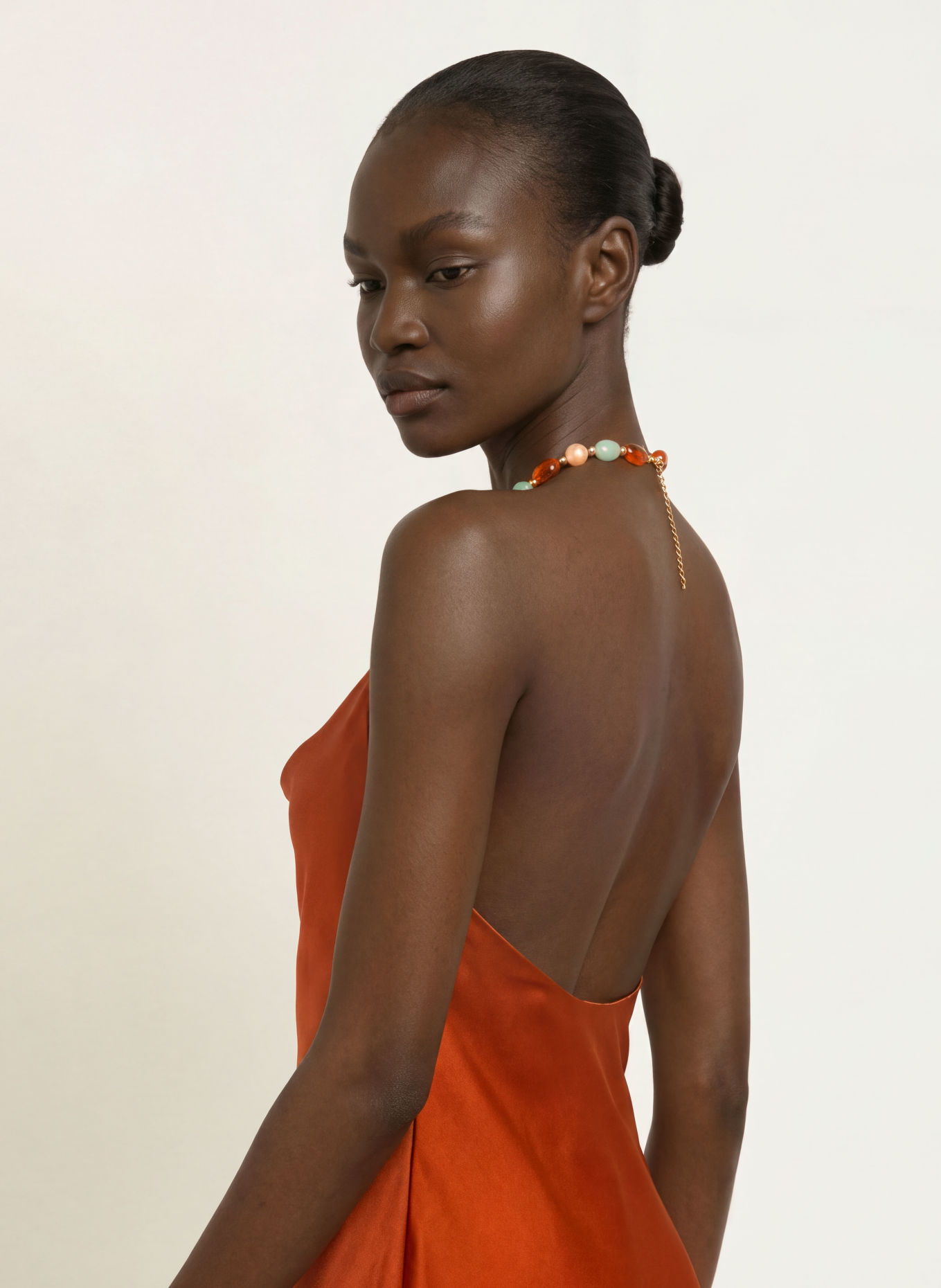 RETROFÊTE Cocktailjurk MARVE met sierparels: COGNAC