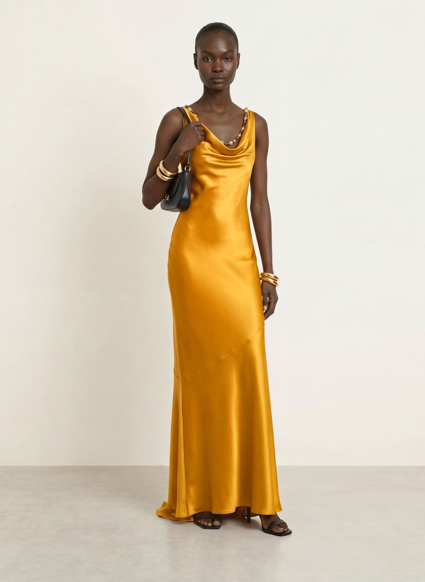 RETROFÊTE Robe de soirée KERYN ornée de perles décoratives: JAUNE FONCÉ