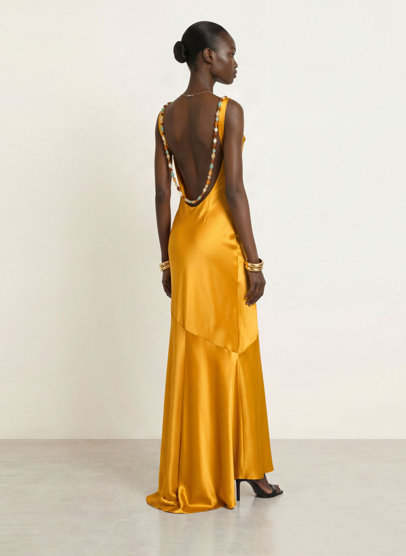 RETROFÊTE Robe de soirée KERYN ornée de perles décoratives: JAUNE FONCÉ