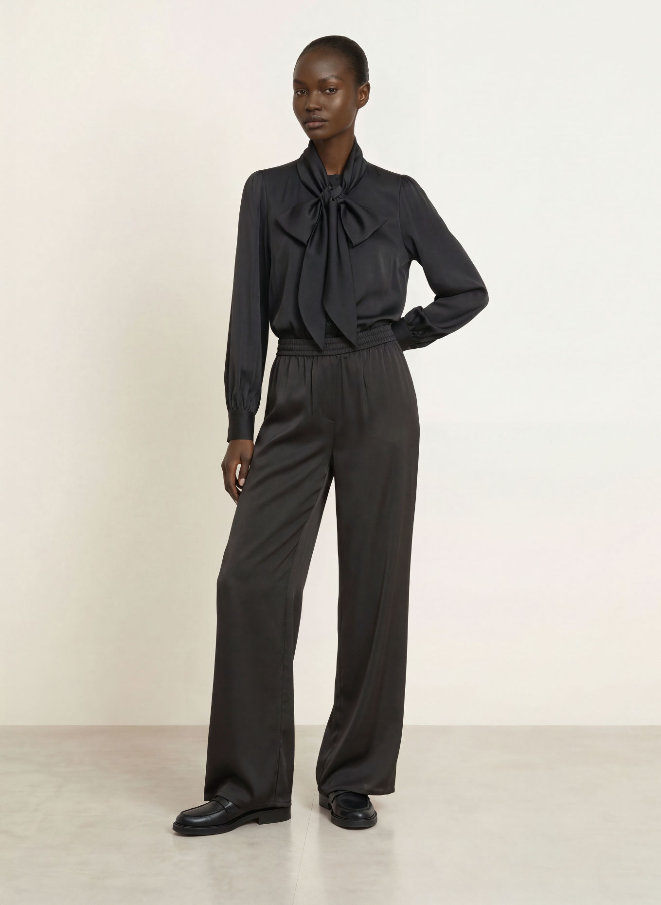 HUGO Pantaloni Marlene HASABELLA din satin: NEGRU
