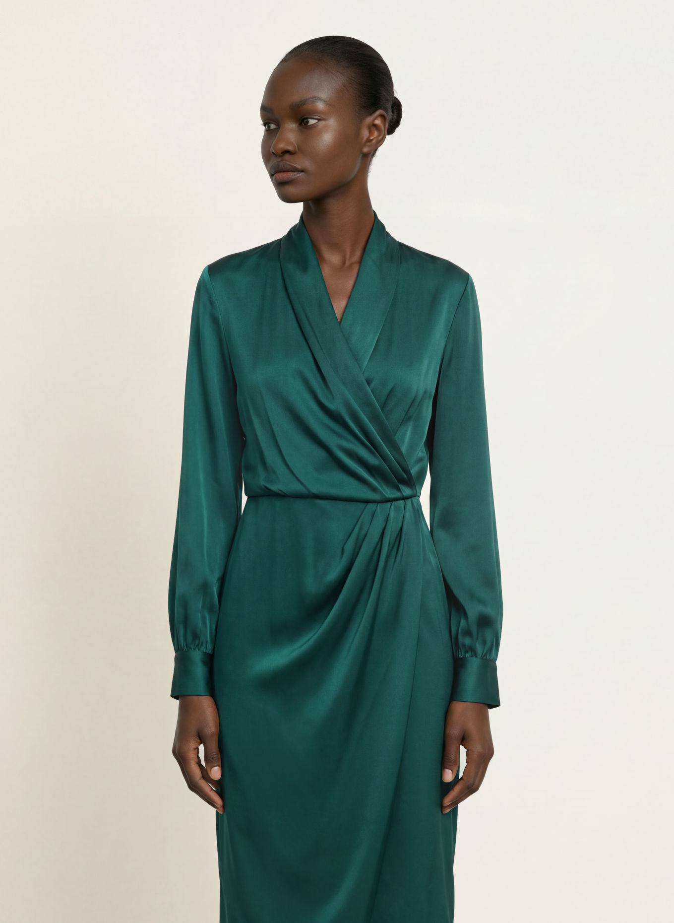 Max Mara STUDIO Wickelkleid MISS aus Satin: DUNKELGRÜN