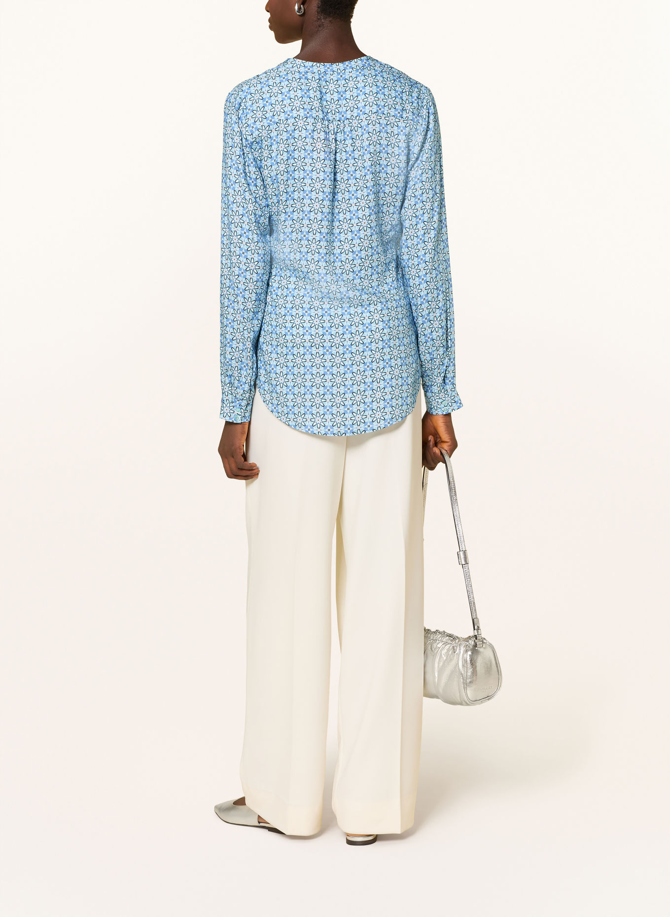 Emily VAN DEN BERGH Blusenshirt: HELLBLAU / BEIGE / WEISS