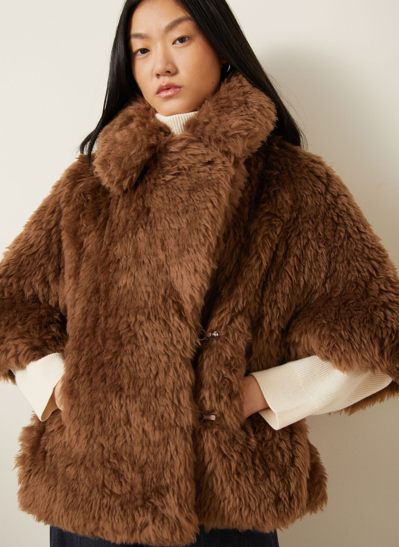 Max Mara Cape ACCORTA en fausse fourrure à manches 3/4: MARRON
