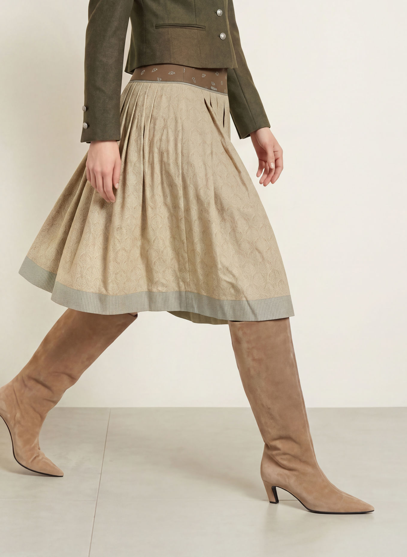 Hammerschmid Traditionele rok PASSAU met plooien: LICHTGROEN / KAKI