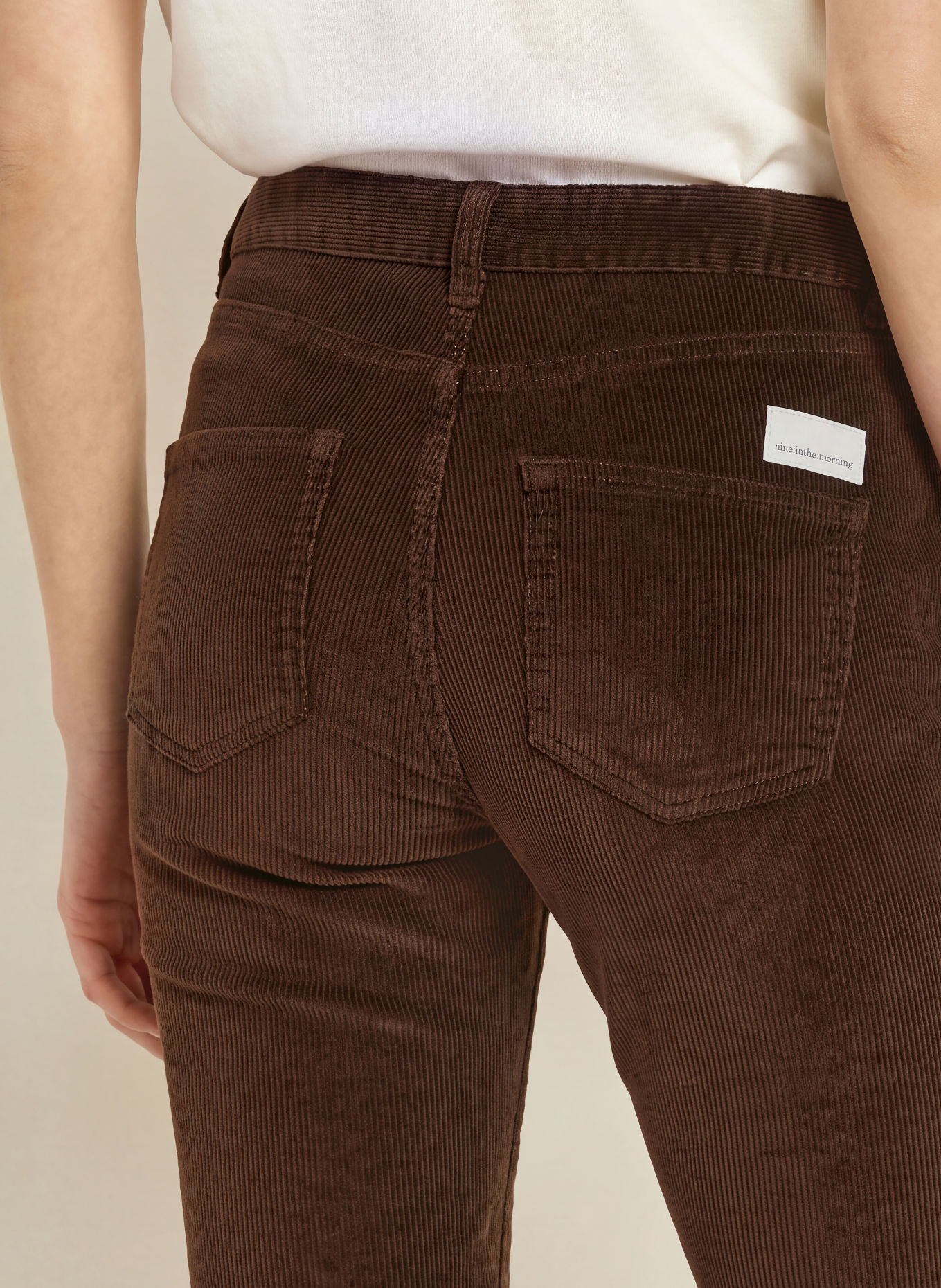 nine:inthe:morning Pantalon en velours côtelé ENDLESS: MARRON FONCÉ
